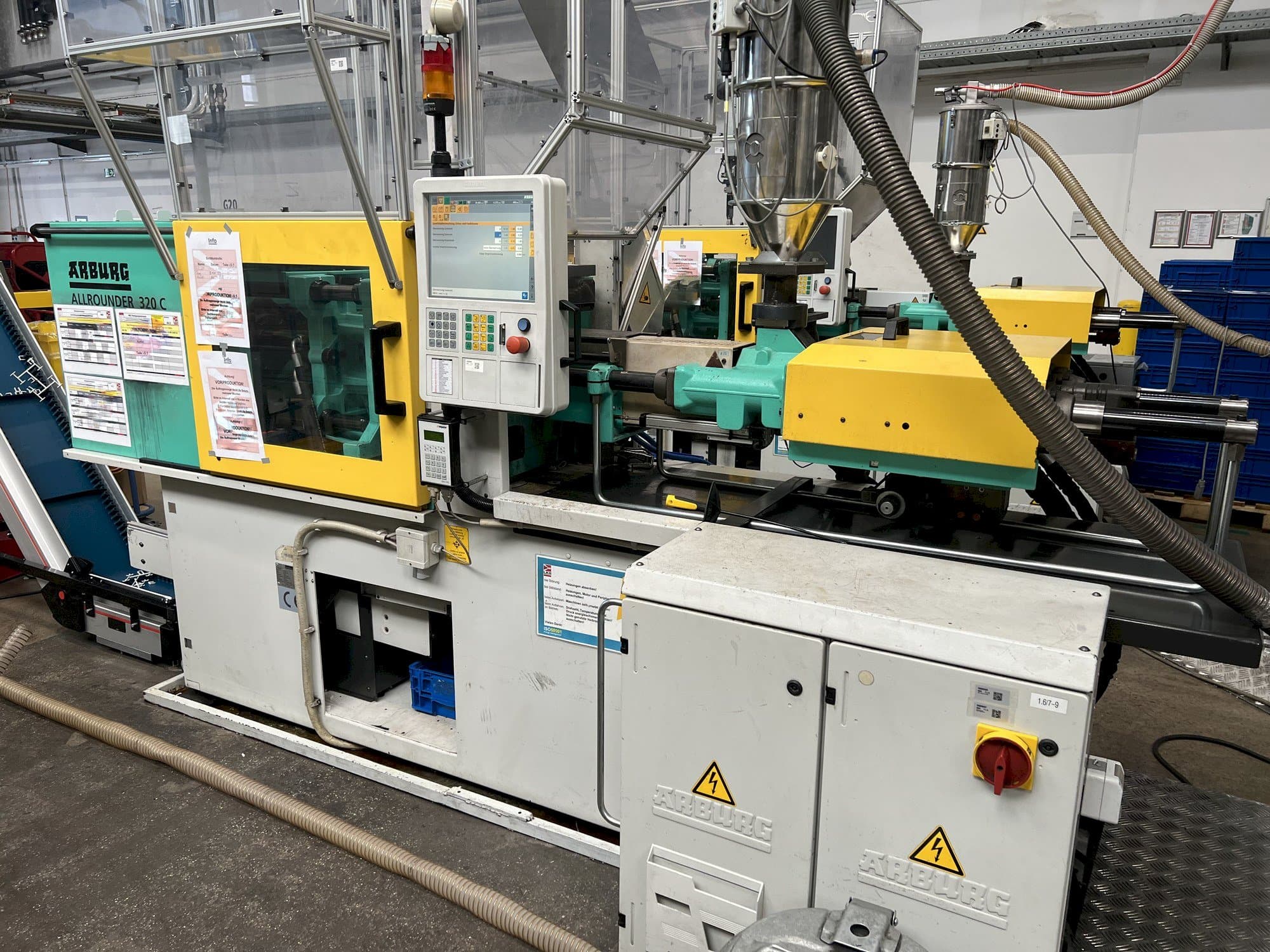 Widok z przodu maszyny Arburg Allrounder 320C 500 - 170