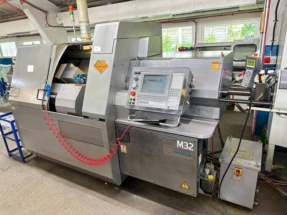 Widok z przodu maszyny Citizen M32V
