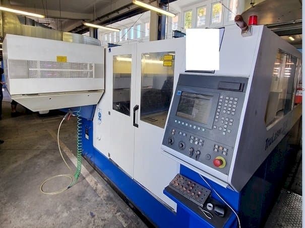Widok z przodu maszyny Trumpf TRULASER 3030
