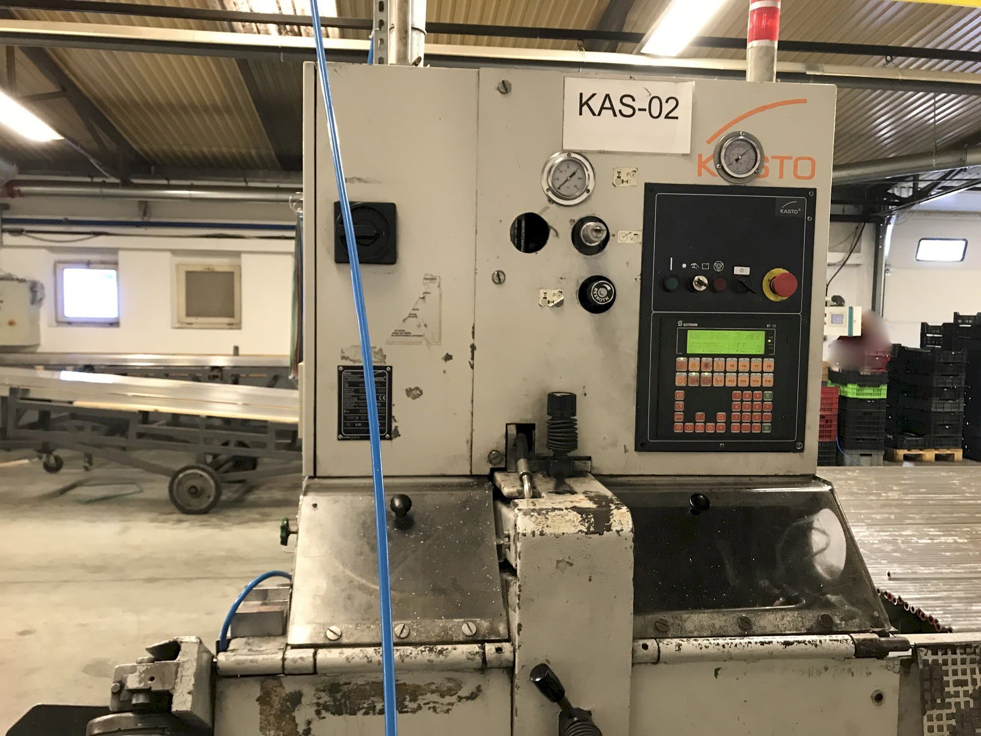 Widok z przodu maszyny KASTO wa M9