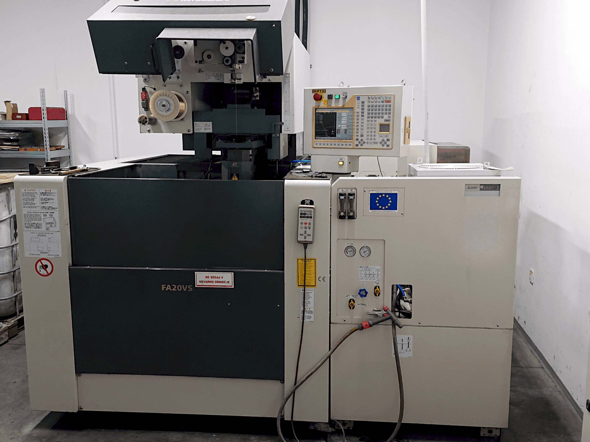 Widok z przodu maszyny Mitsubishi Electric FA20-VS