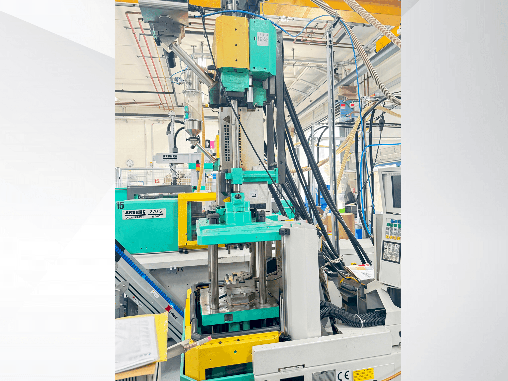 Widok z przodu maszyny Arburg 220 S 150-60U
