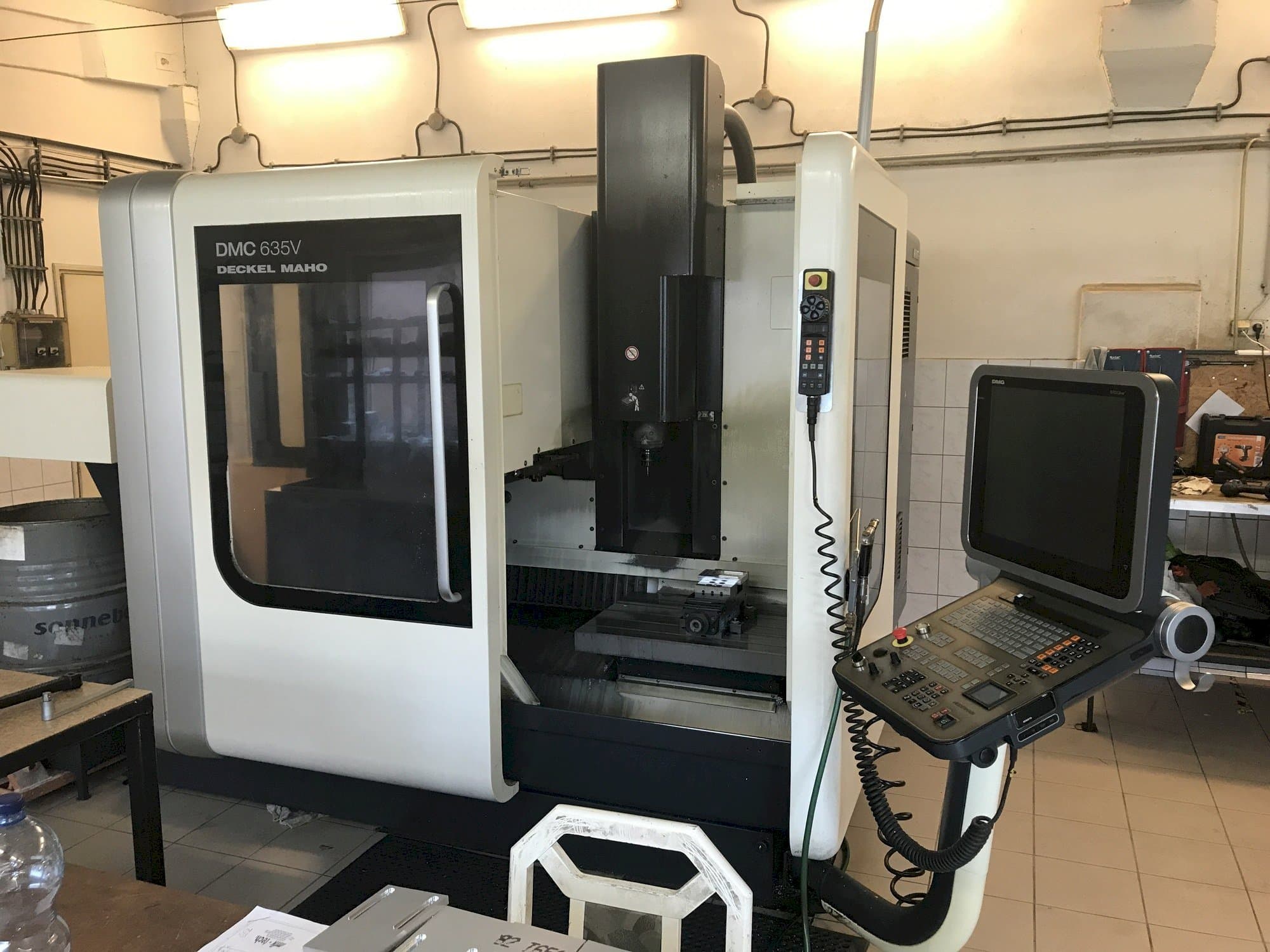 Widok z przodu maszyny DECKEL MAHO DMC 635V