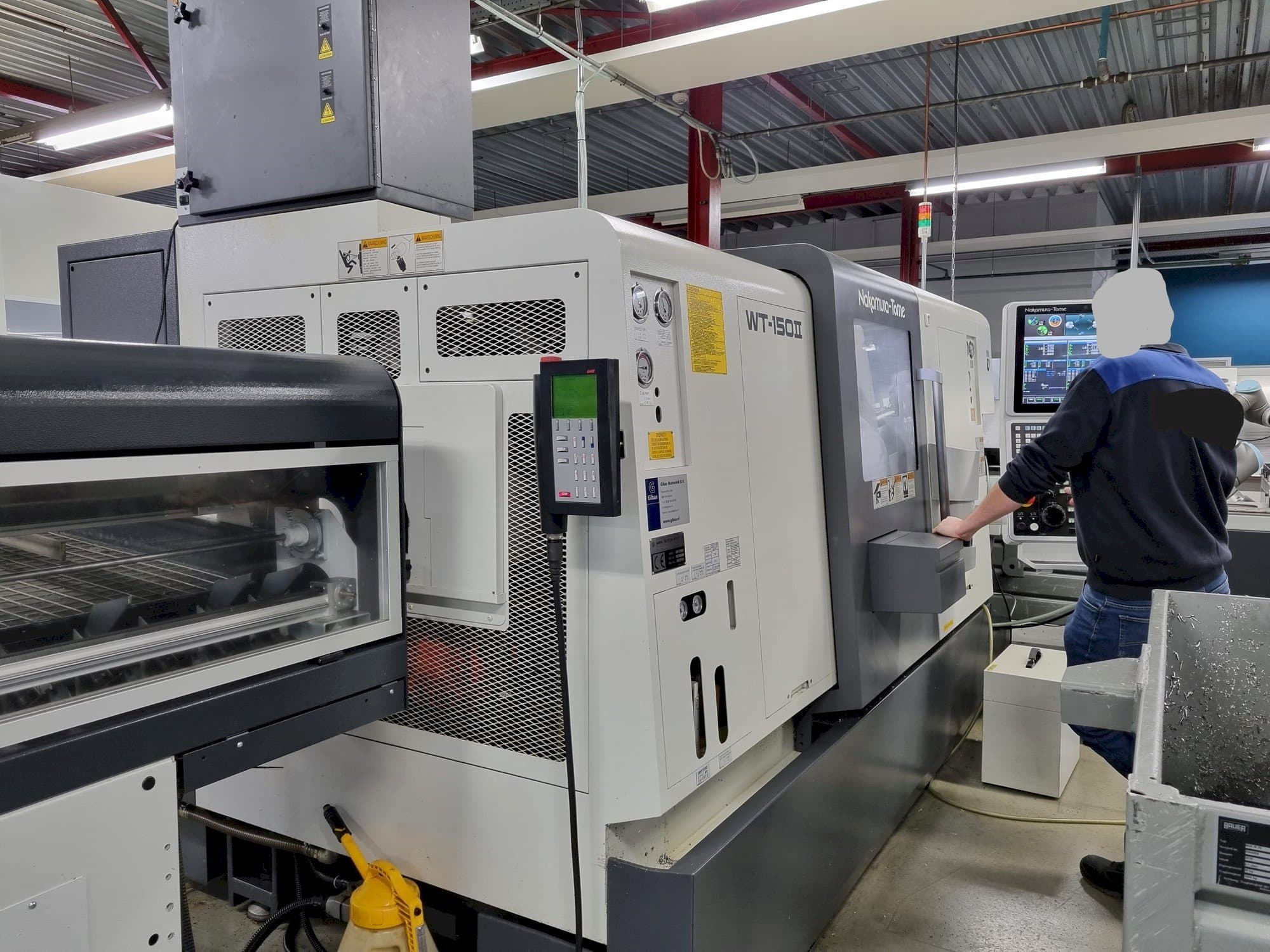 Widok z przodu maszyny NAKAMURA-TOME WT-150II