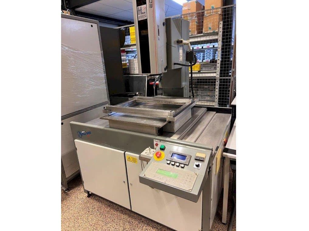 Widok z przodu maszyny Apos 600