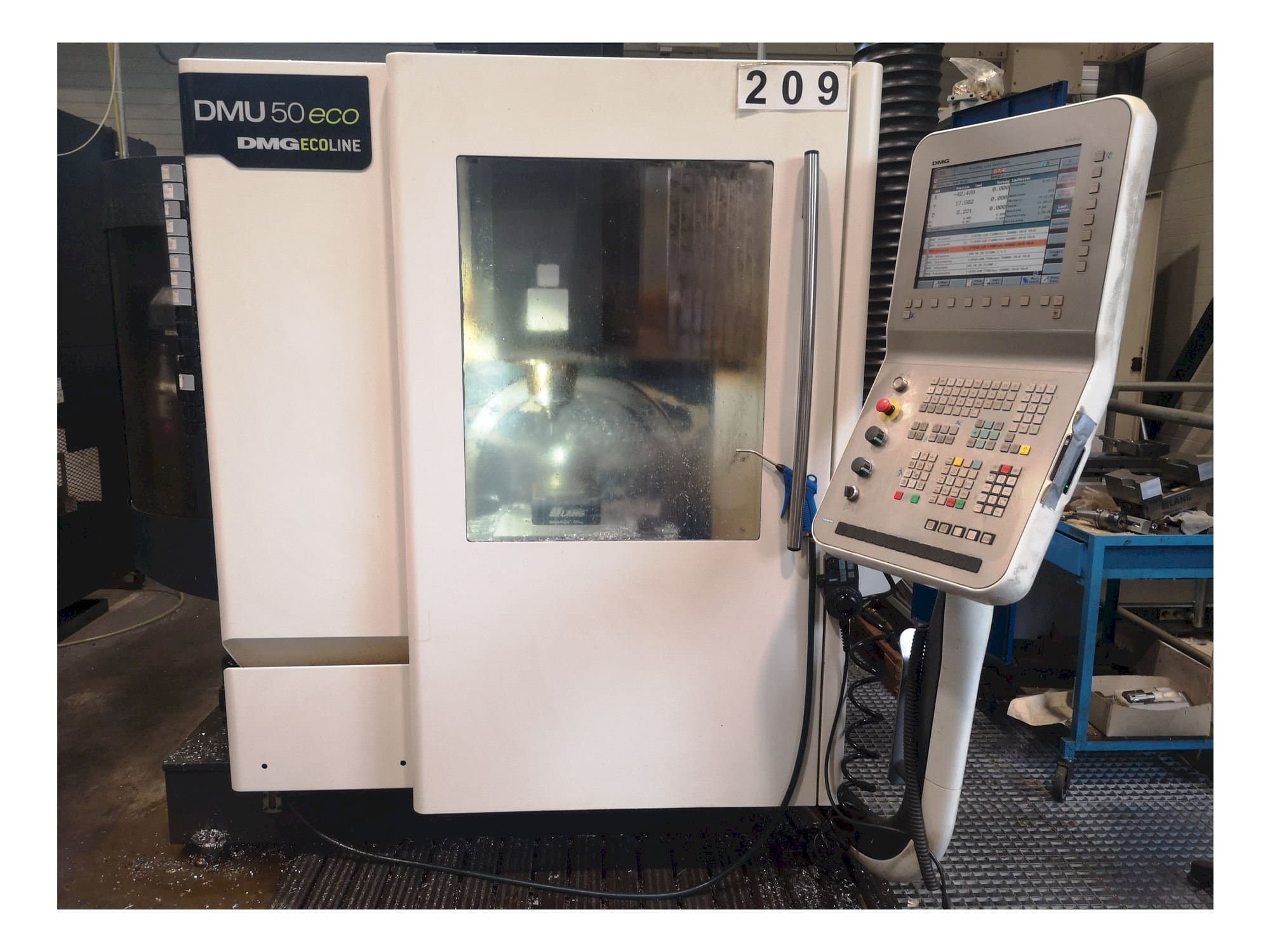 Widok z przodu maszyny DMG GILDEMEISTER DMU 50 ecoline