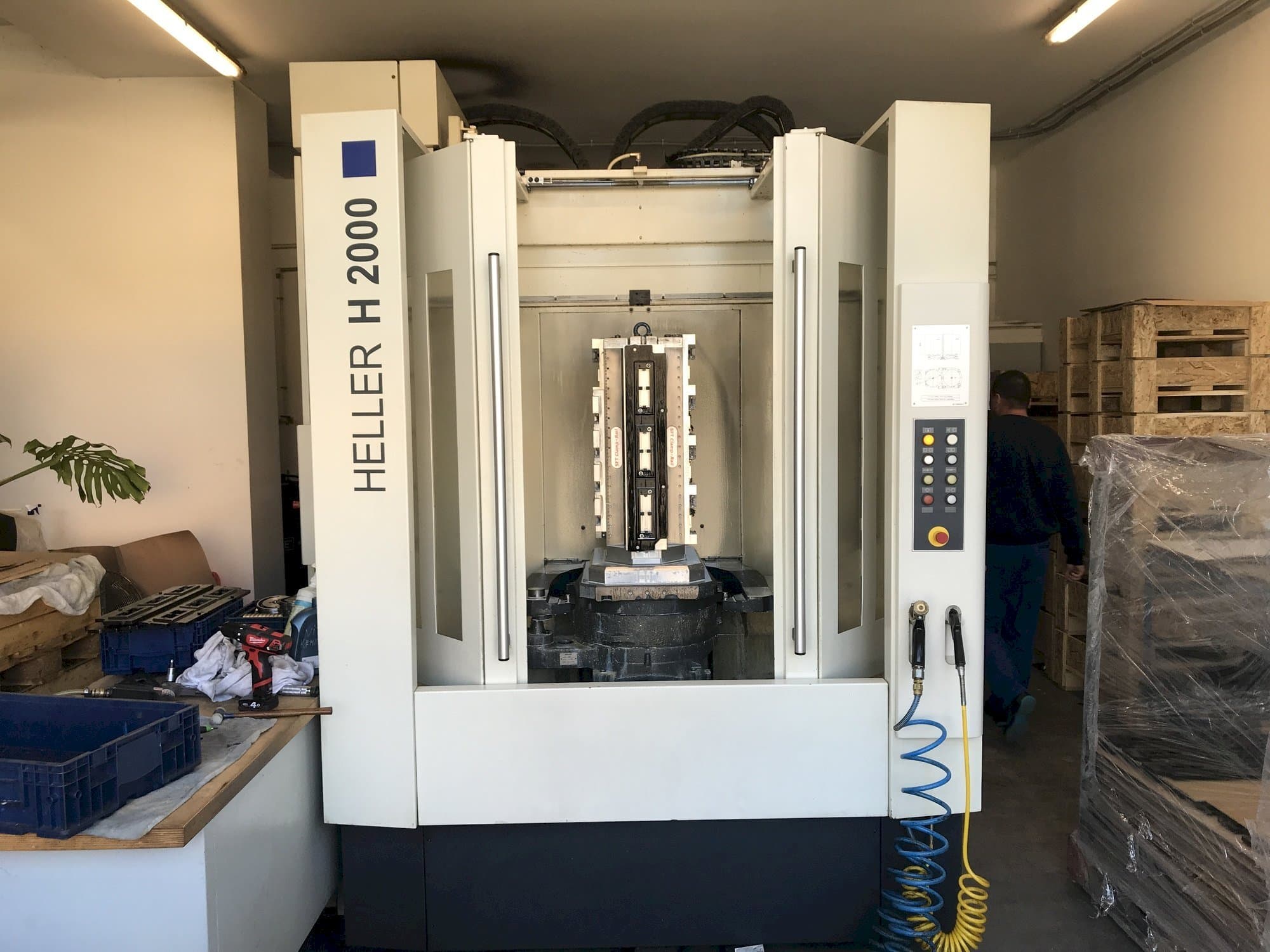 Widok z przodu maszyny HELLER H2000