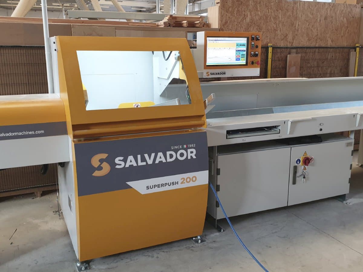 Widok z przodu maszyny SALVADOR Superpush 200