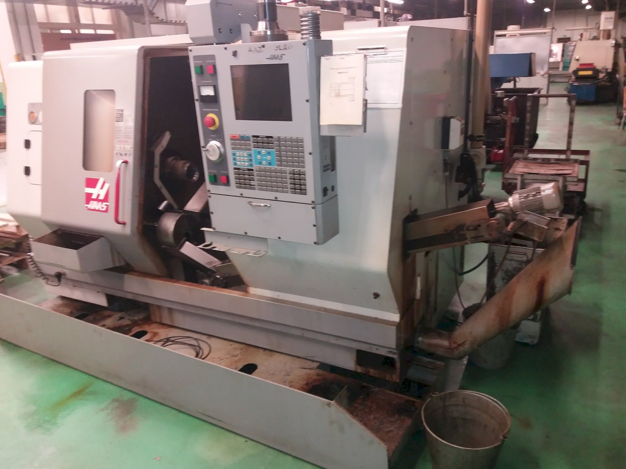 Widok z przodu maszyny HAAS SL-20HE