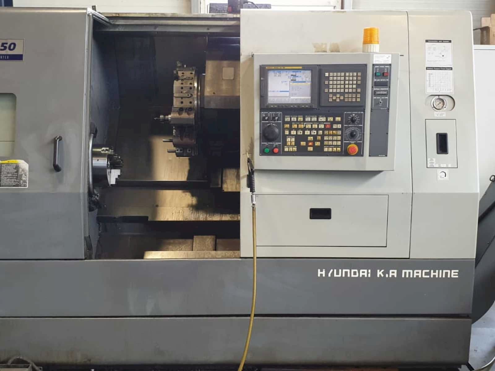 Widok z przodu maszyny Hyundai Kia SKT250