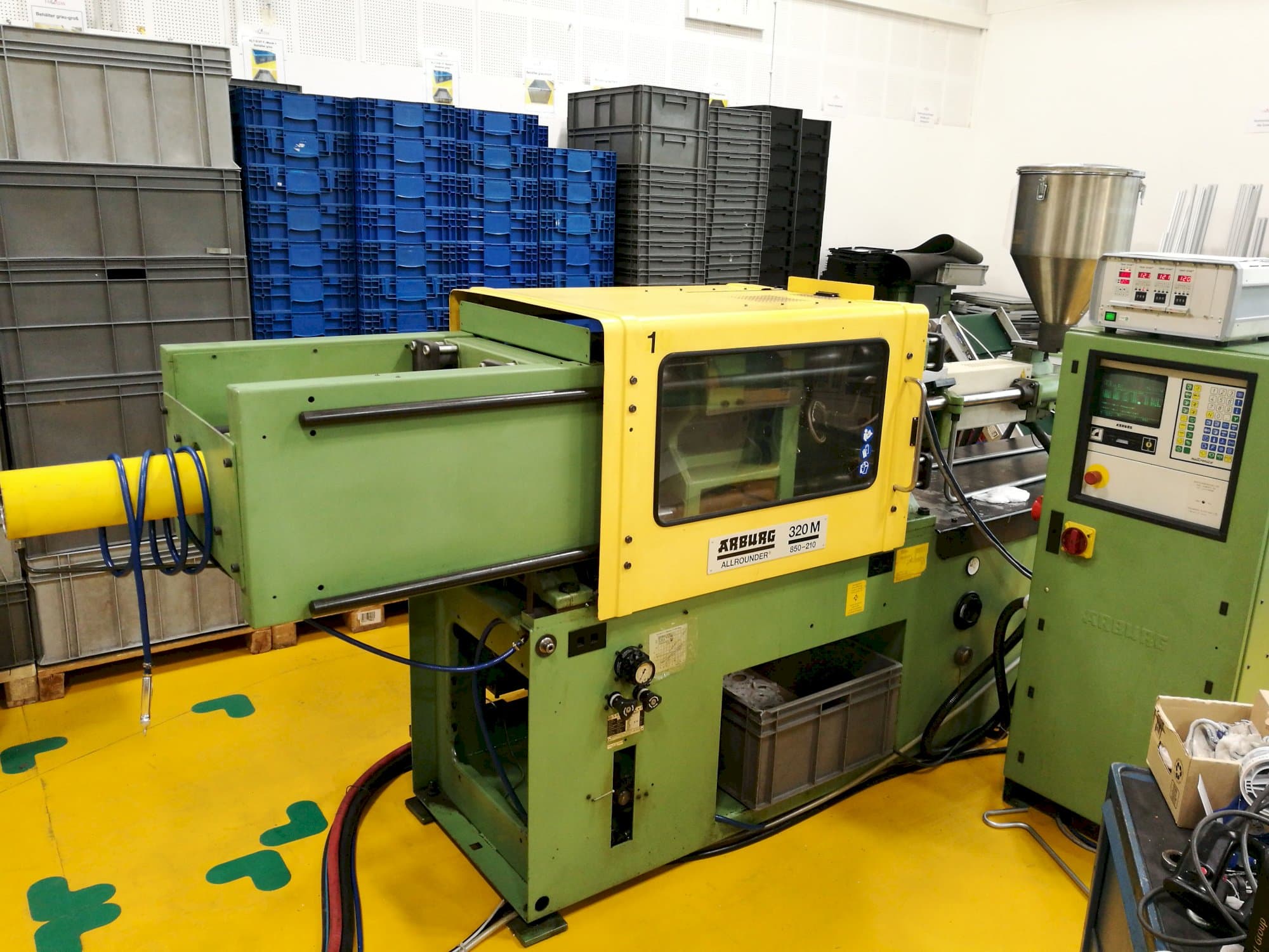 Widok z lewej maszyny Arburg 320 M 850-210