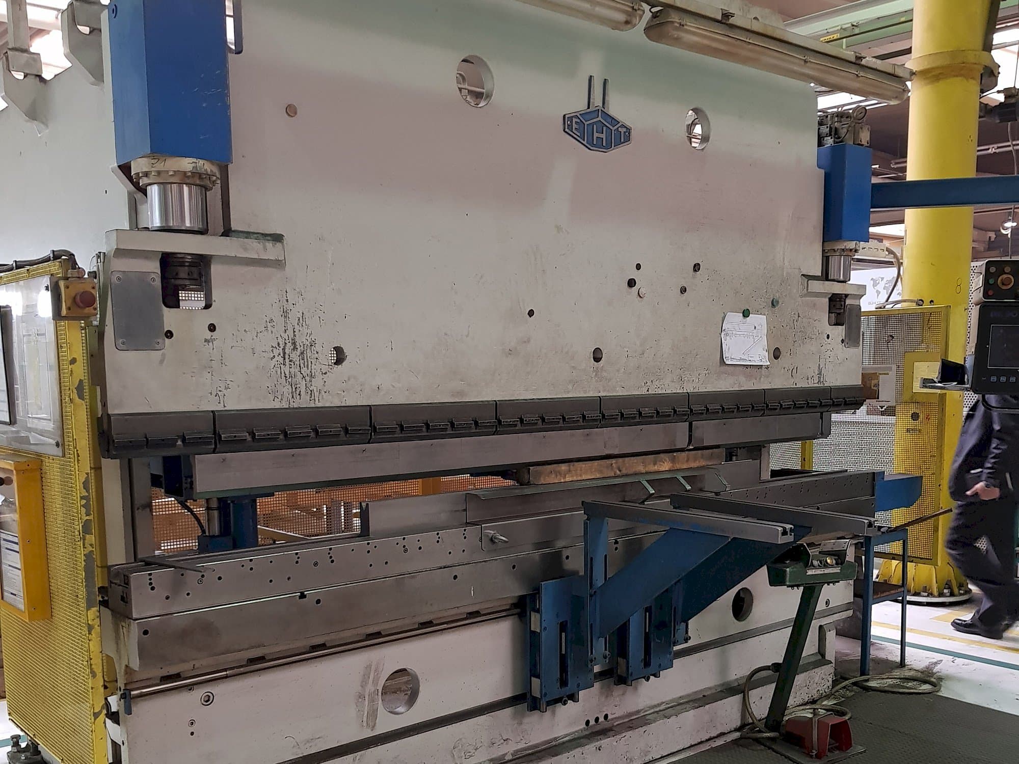 Widok lewej strony maszyny EHT EHPS 11-35