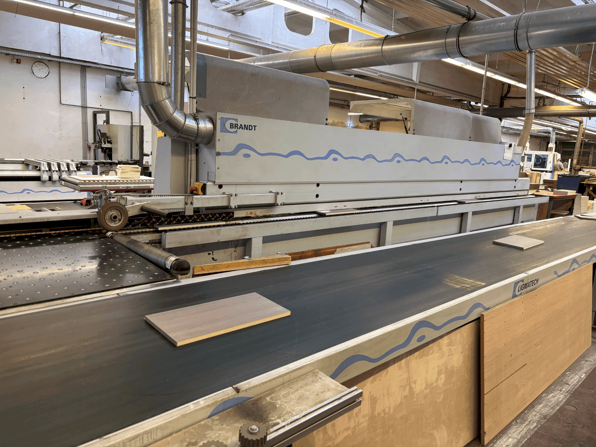 Widok z przodu maszyny BRANDT KDF 680