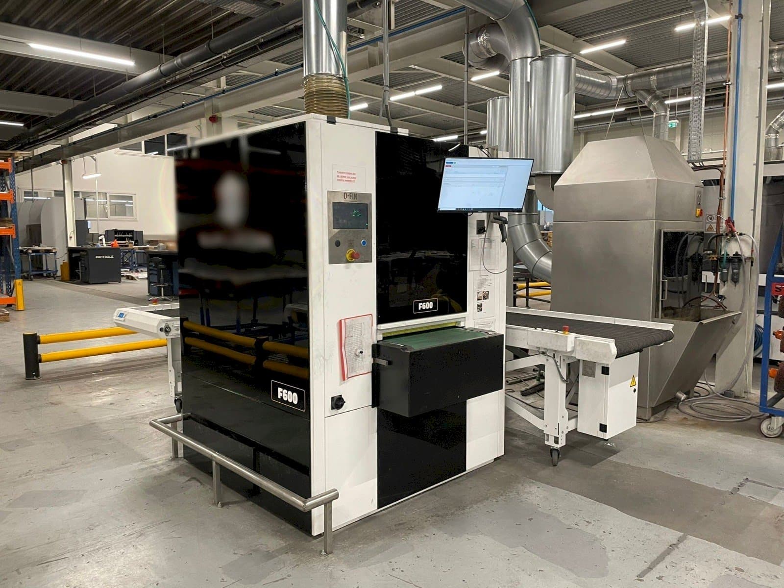 Widok z przodu maszyny Q-FIN F600