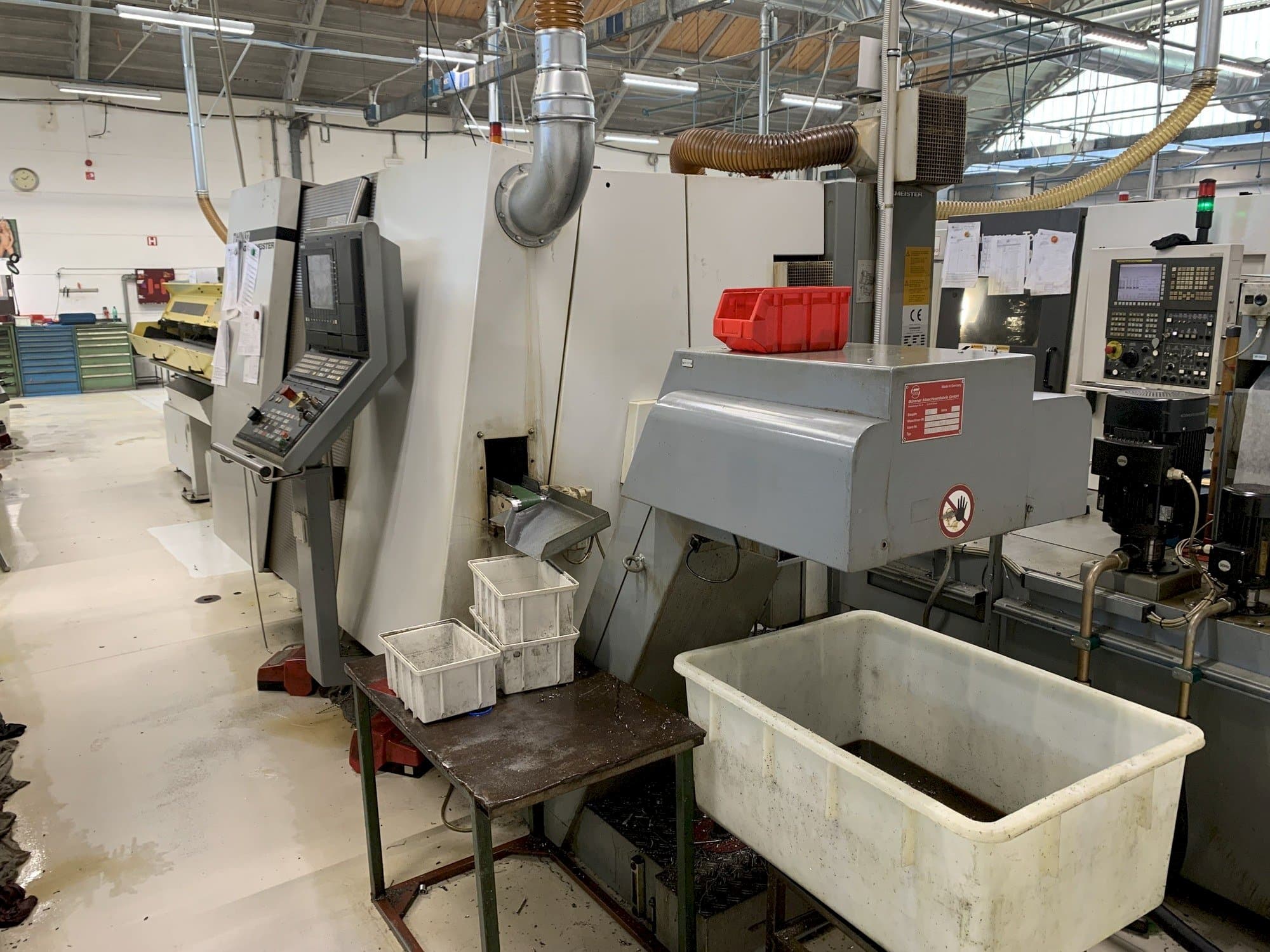 Widok z przodu maszyny Gildemeister Twin 32