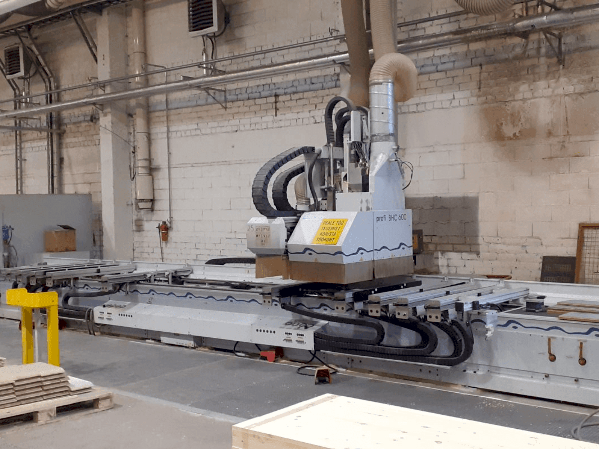 Widok z przodu maszyny Weeke Profi BHC 600