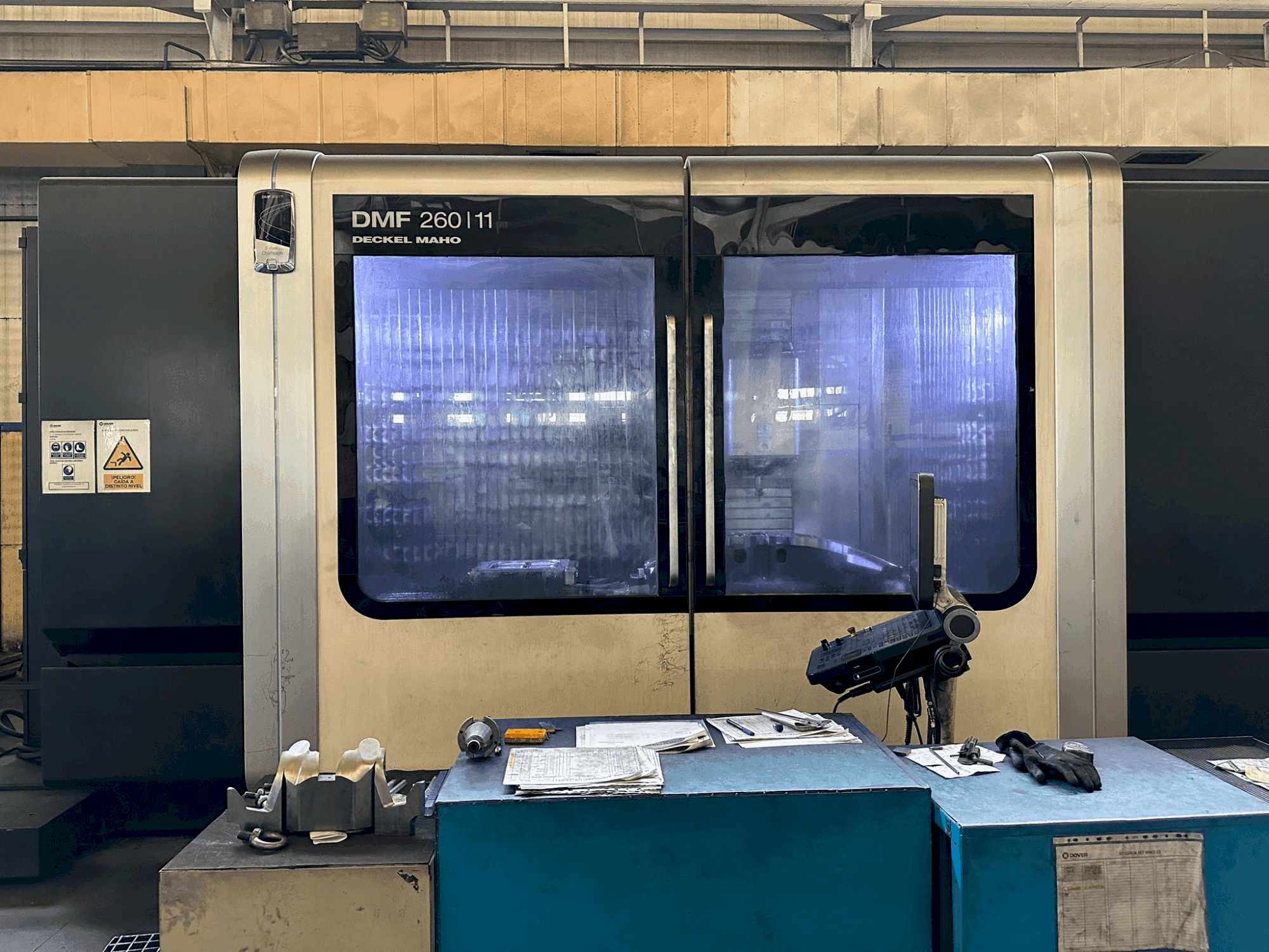 Widok z przodu maszyny DMG MORI DMF 260-11 (2014)