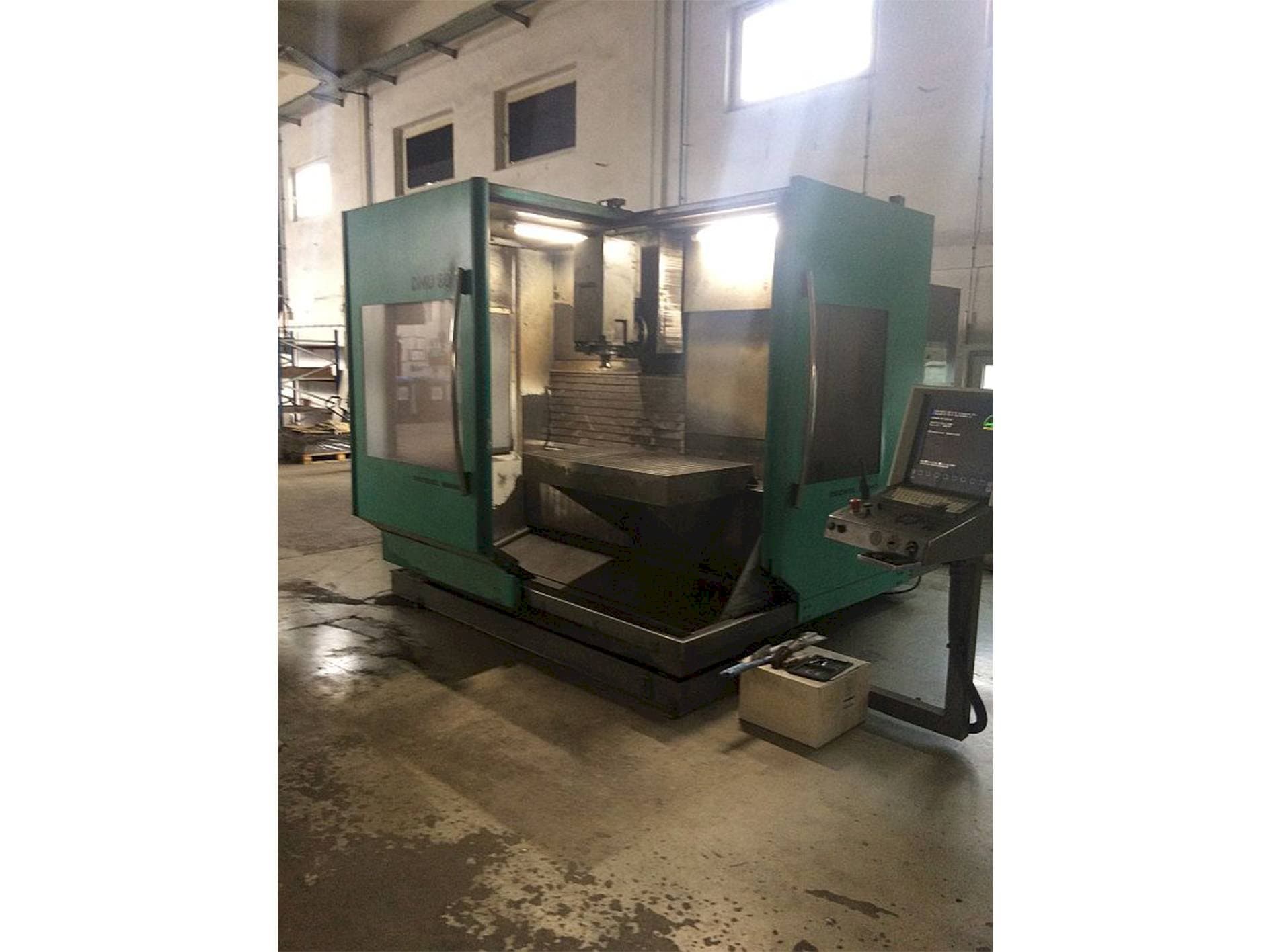 Widok z przodu maszyny DMG 80E