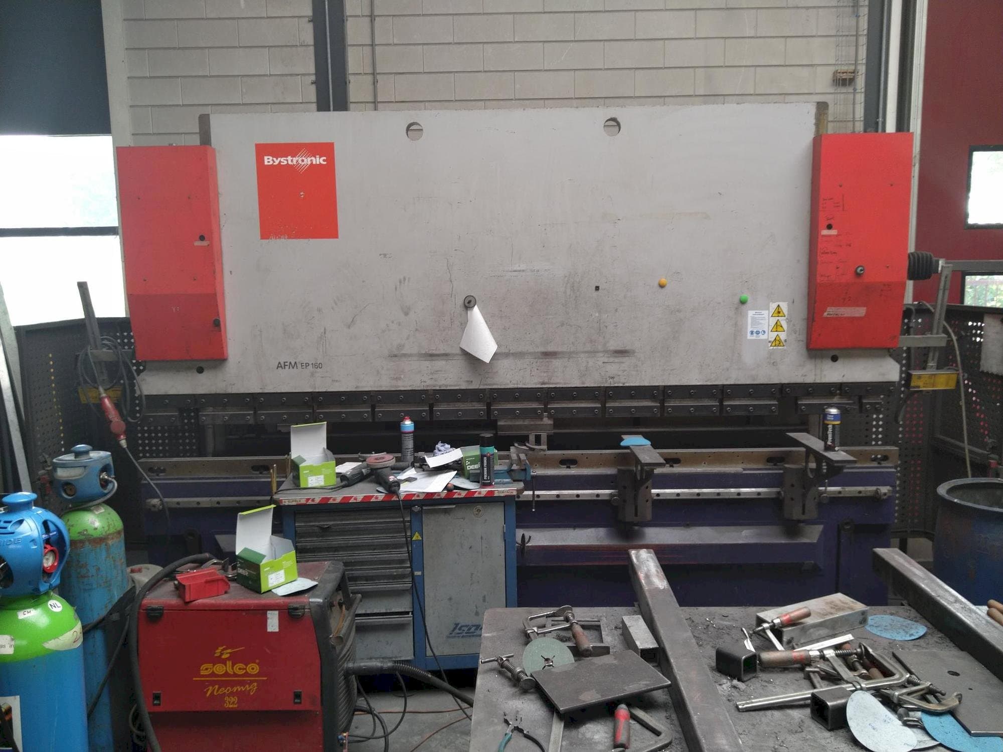 Widok z przodu maszyny Bystronic EP40-160