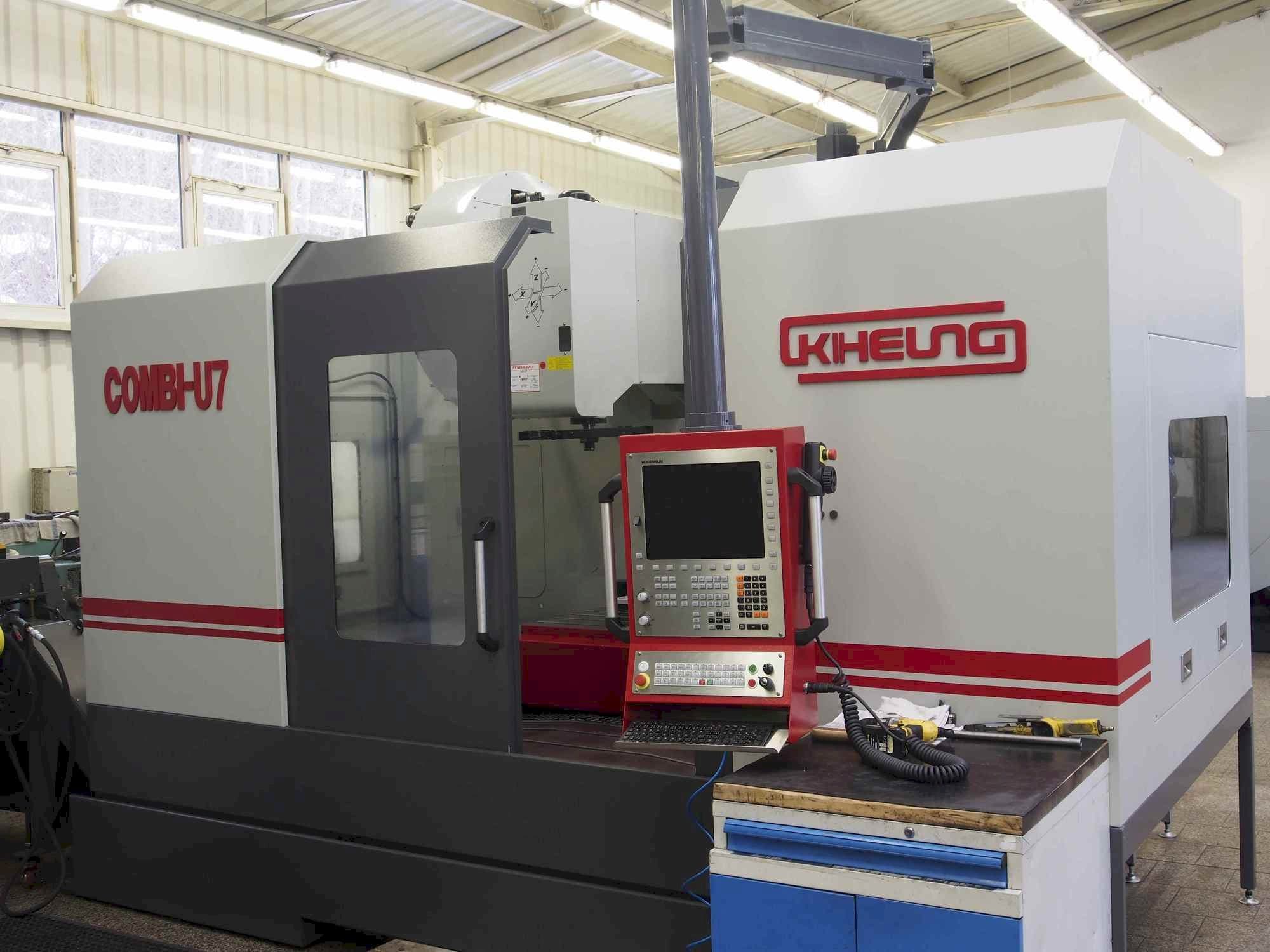 Widok z przodu maszyny KIHEUNG Combi-U7