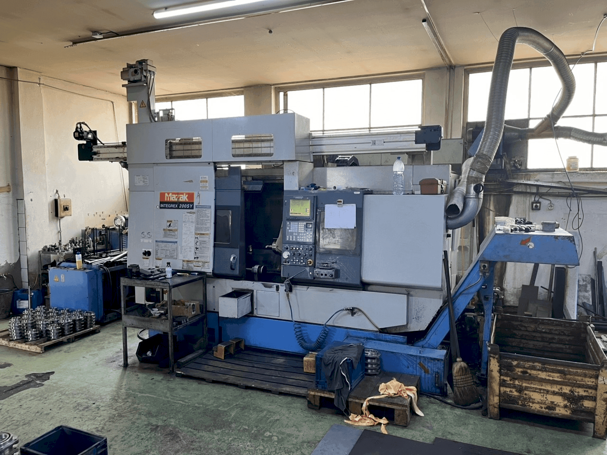 Widok z przodu maszyny Mazak Integrex 200SY (1999)