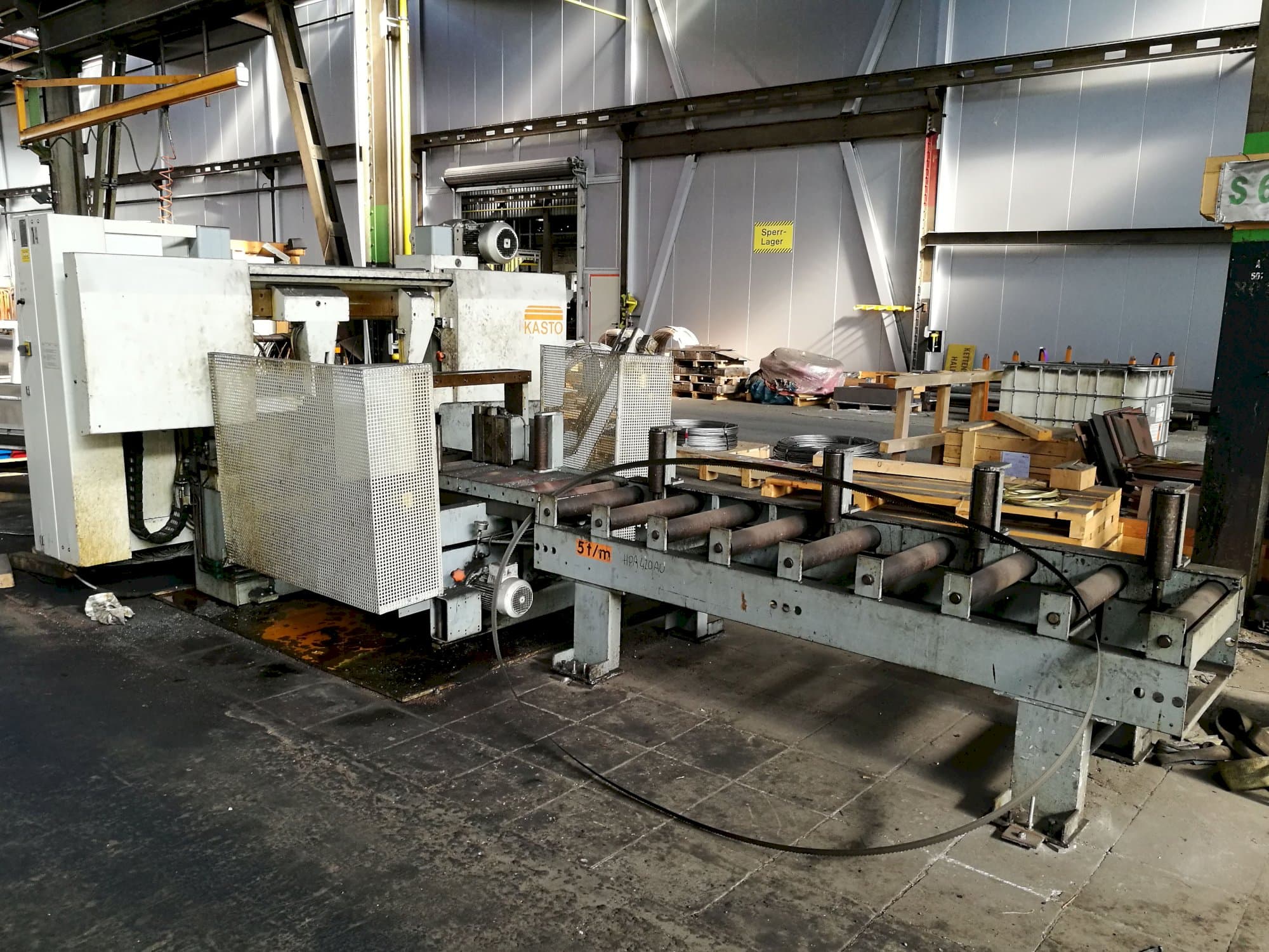 Widok z prawej maszyny KASTO HBA 420 AU