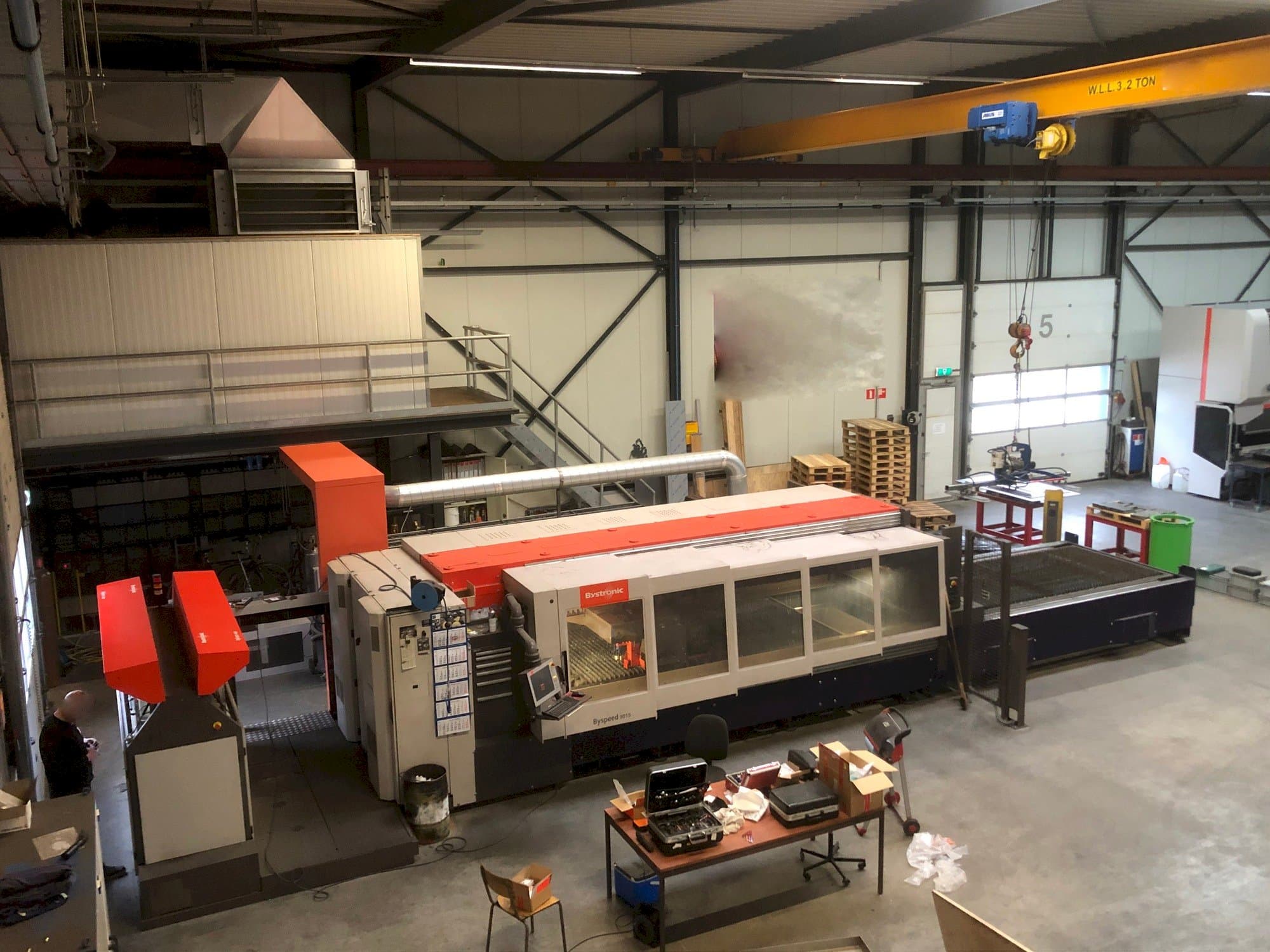 Widok z przodu maszyny Bystronic Byspeed 3015