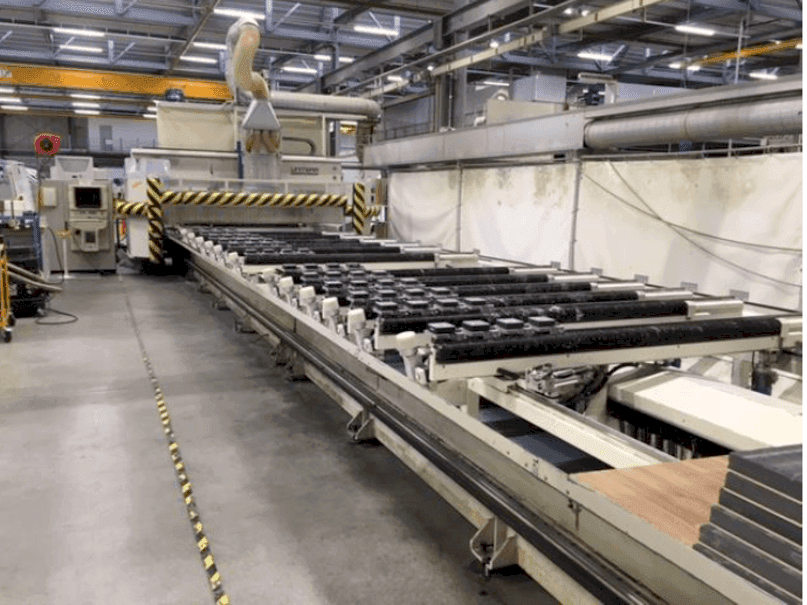 Widok lewej strony maszyny Uniteam 5 achs