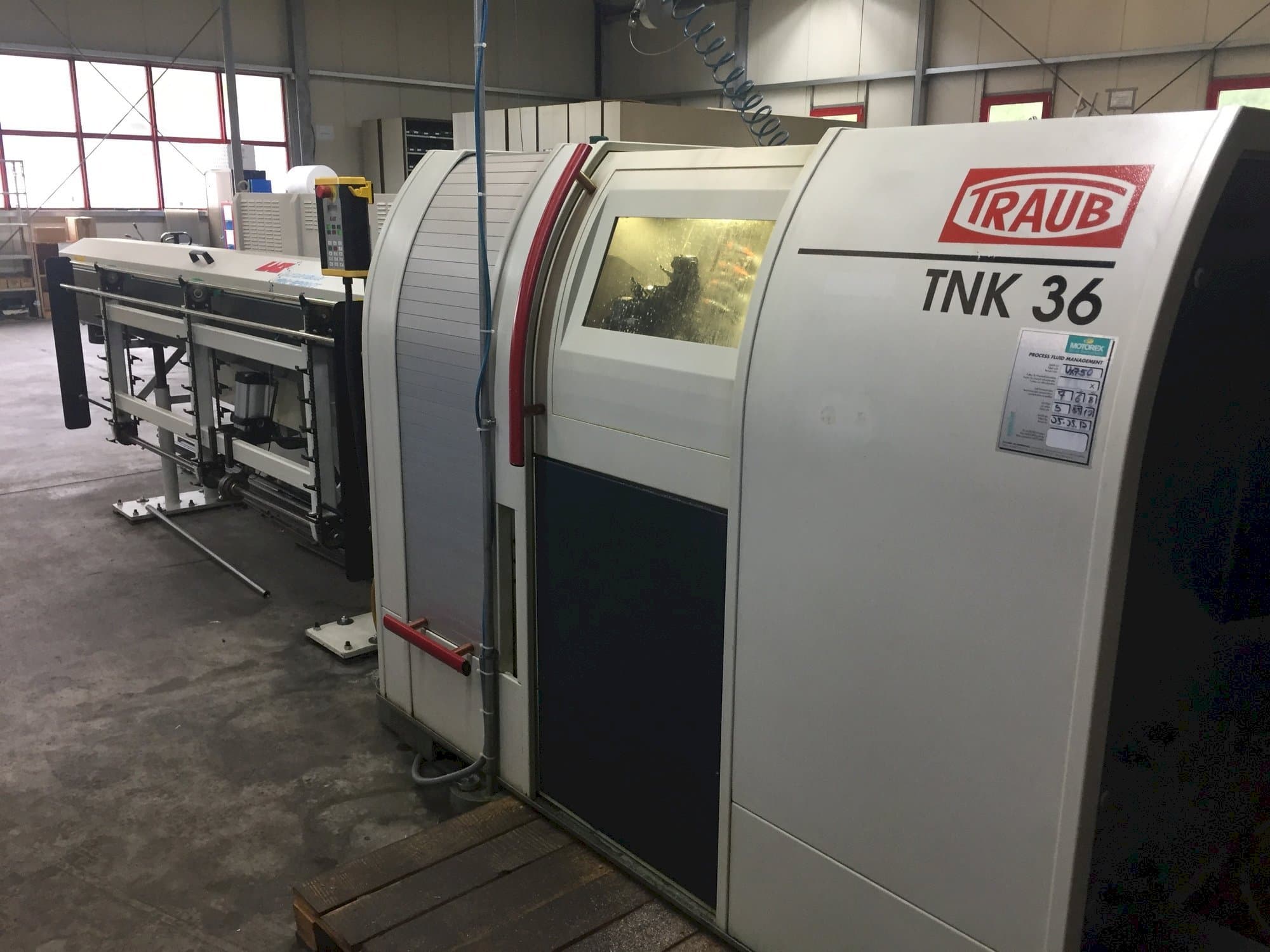 Widok z przodu maszyny TRAUB TNK 36