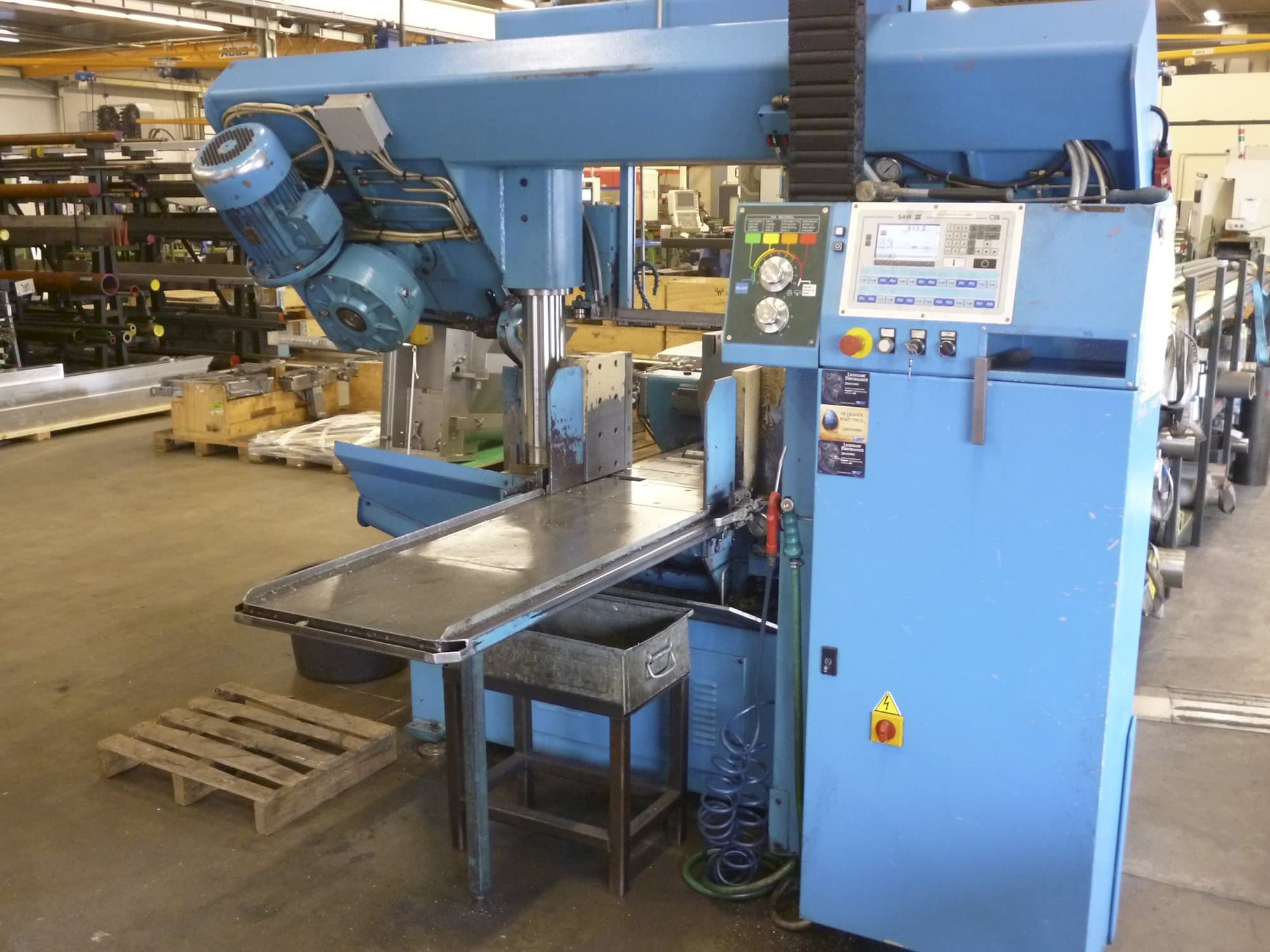 Widok z przodu maszyny DoALL 450