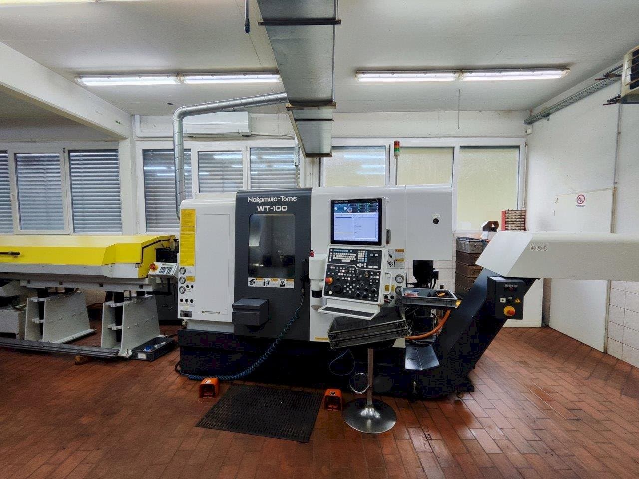 Widok z przodu maszyny NAKAMURA-TOME WT-100 MMY