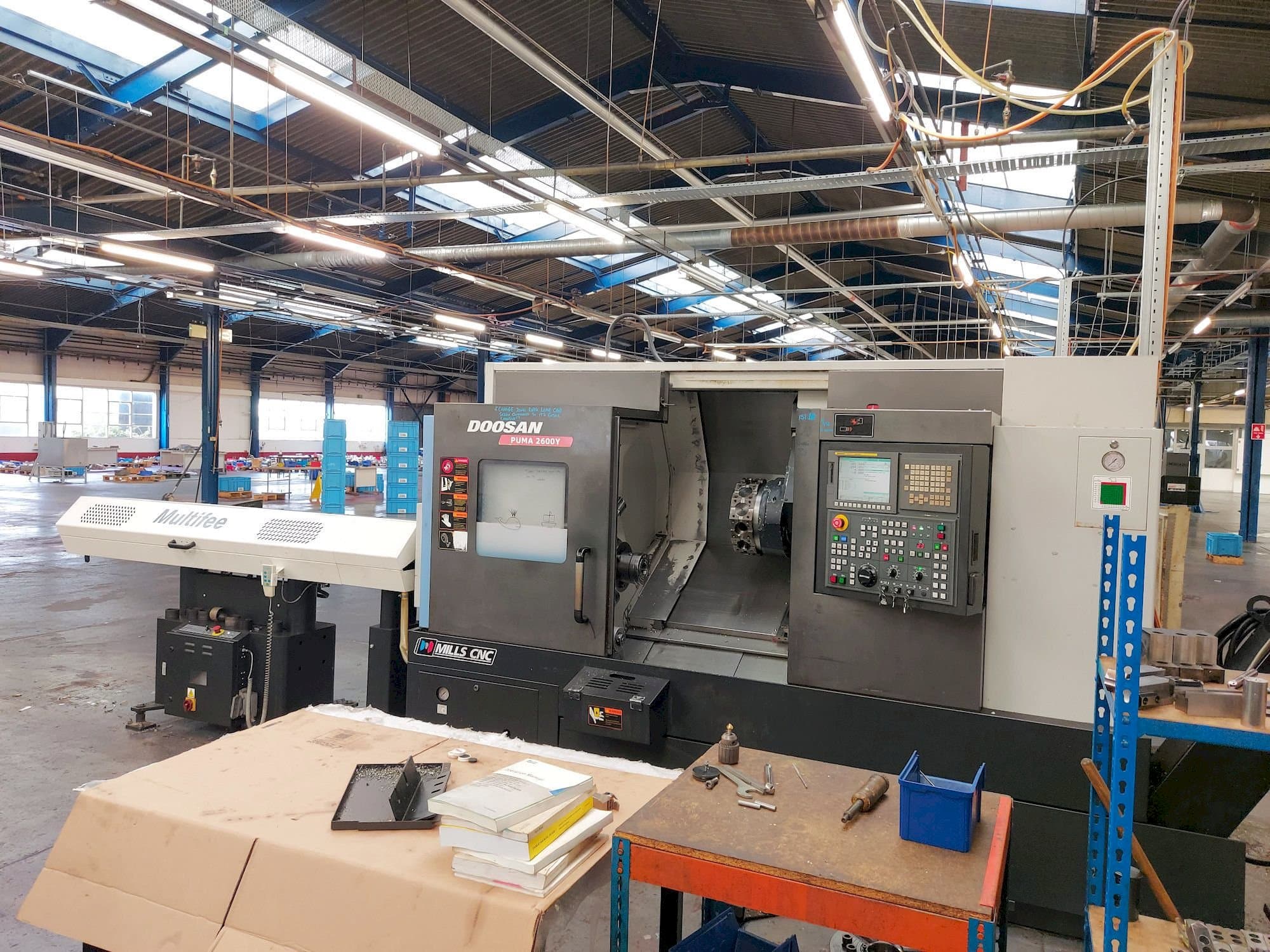 Widok z przodu maszyny Doosan Puma 2600Y