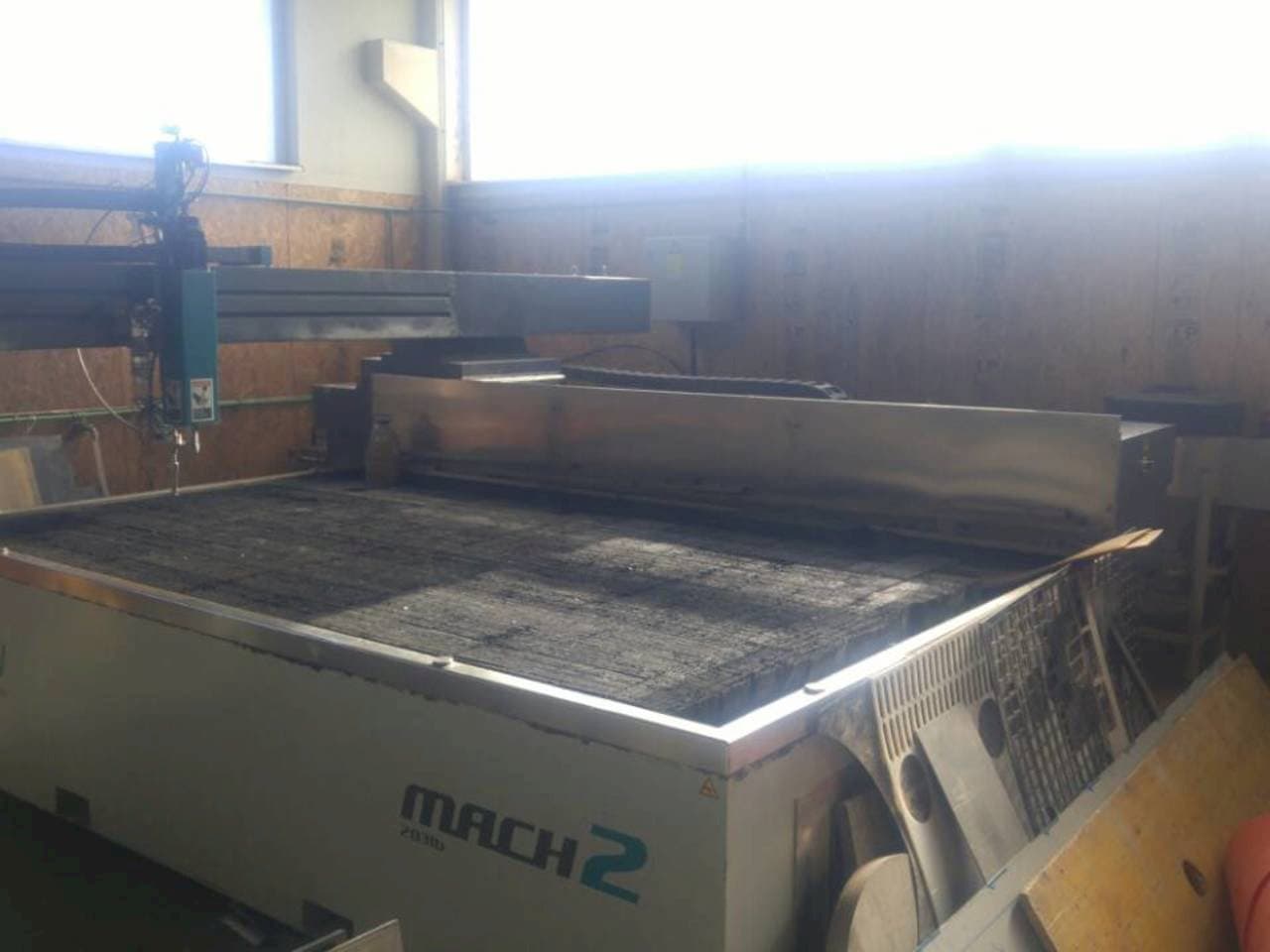 Widok z przodu maszyny Flow Mach2-3120b