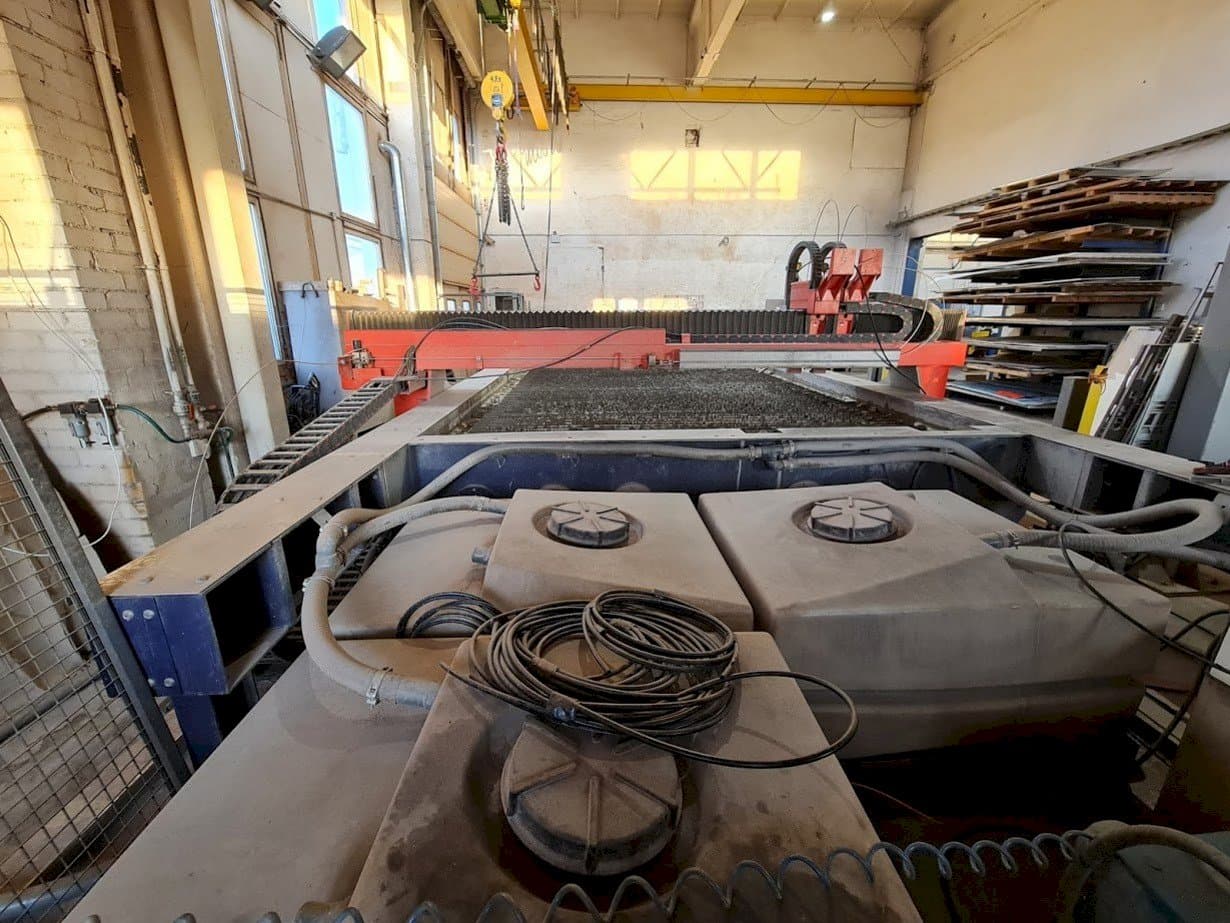 Widok z przodu maszyny Bystronic ByJet Classic L 6030