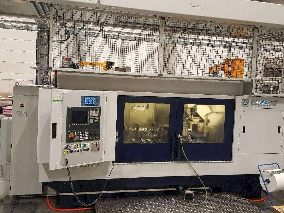 Widok z przodu maszyny DANOBAT WT-62-3B