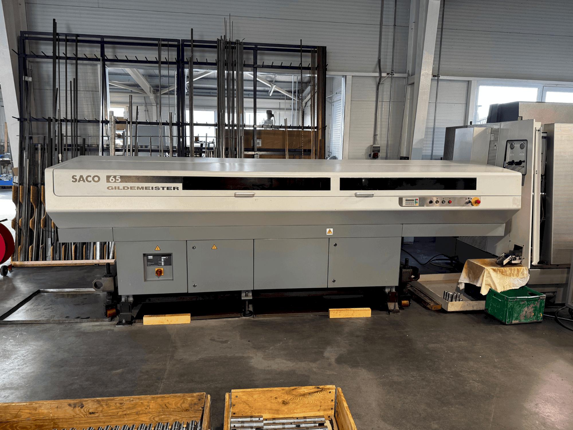 Widok z przodu maszyny Gildemeister CTX 420 V6 Linear