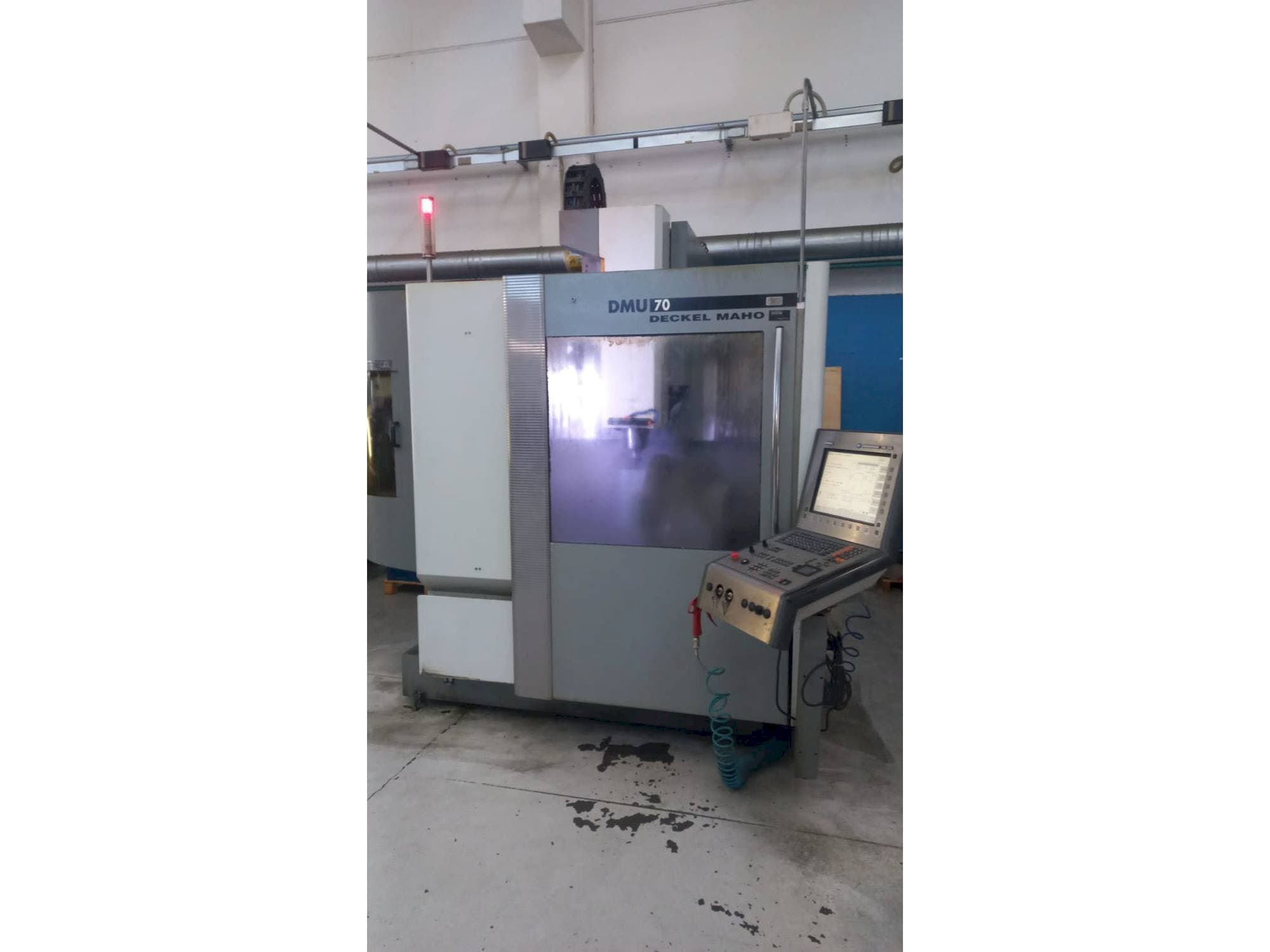 Widok z przodu maszyny DMG