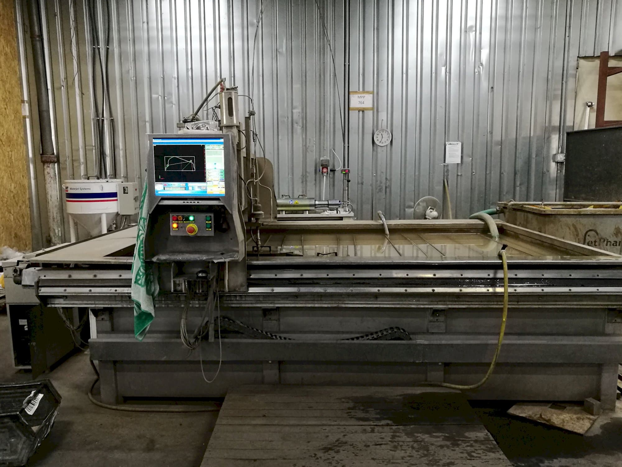 Widok z przodu maszyny KMT SLV 50 CLSC