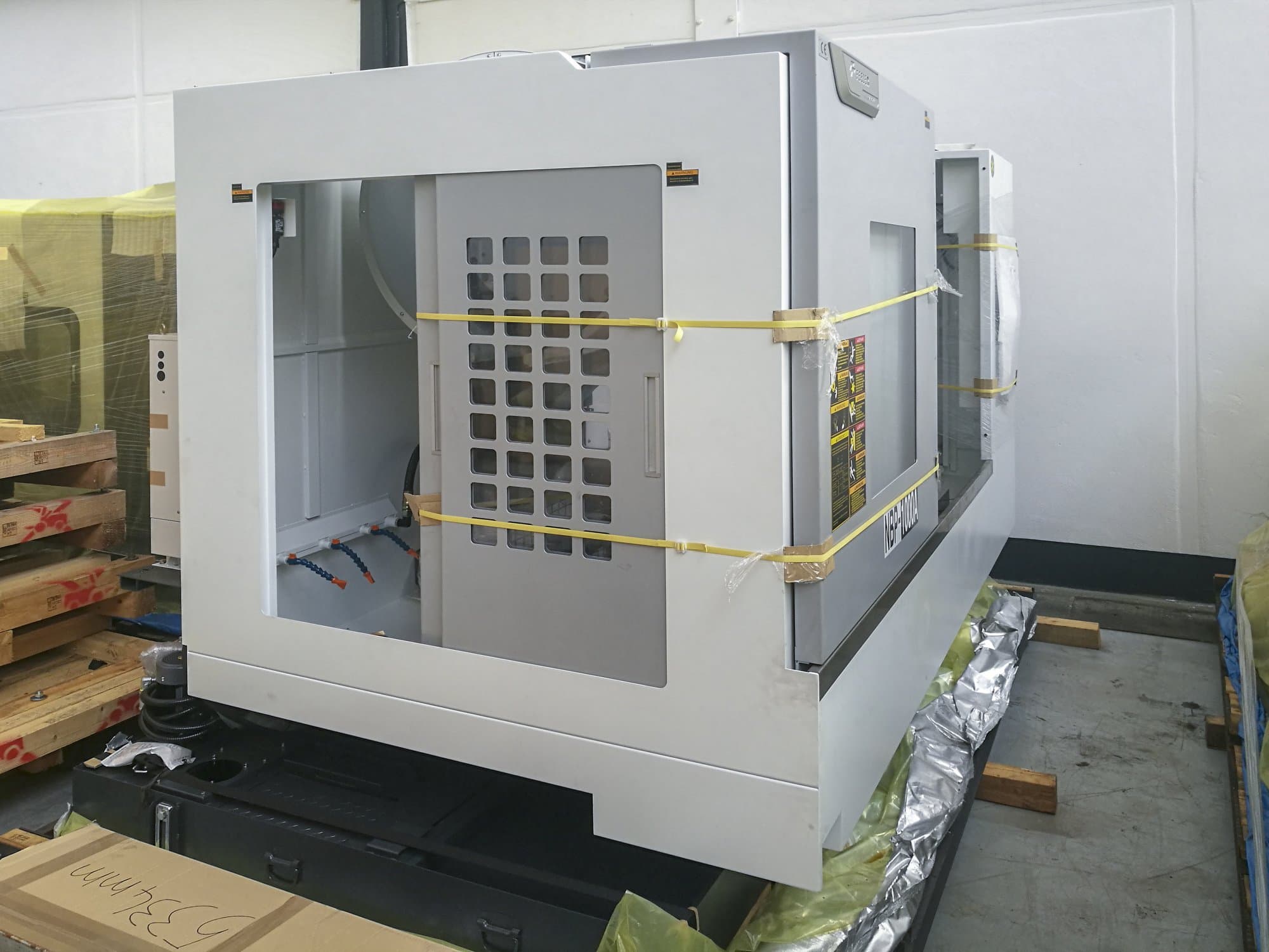 Widok z lewej 1 maszyny Feeler NBP-1000A