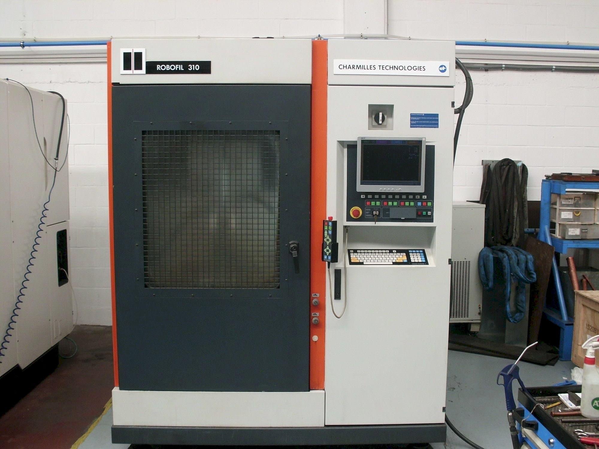Widok z przodu maszyny CHARMILLES Robofil 310