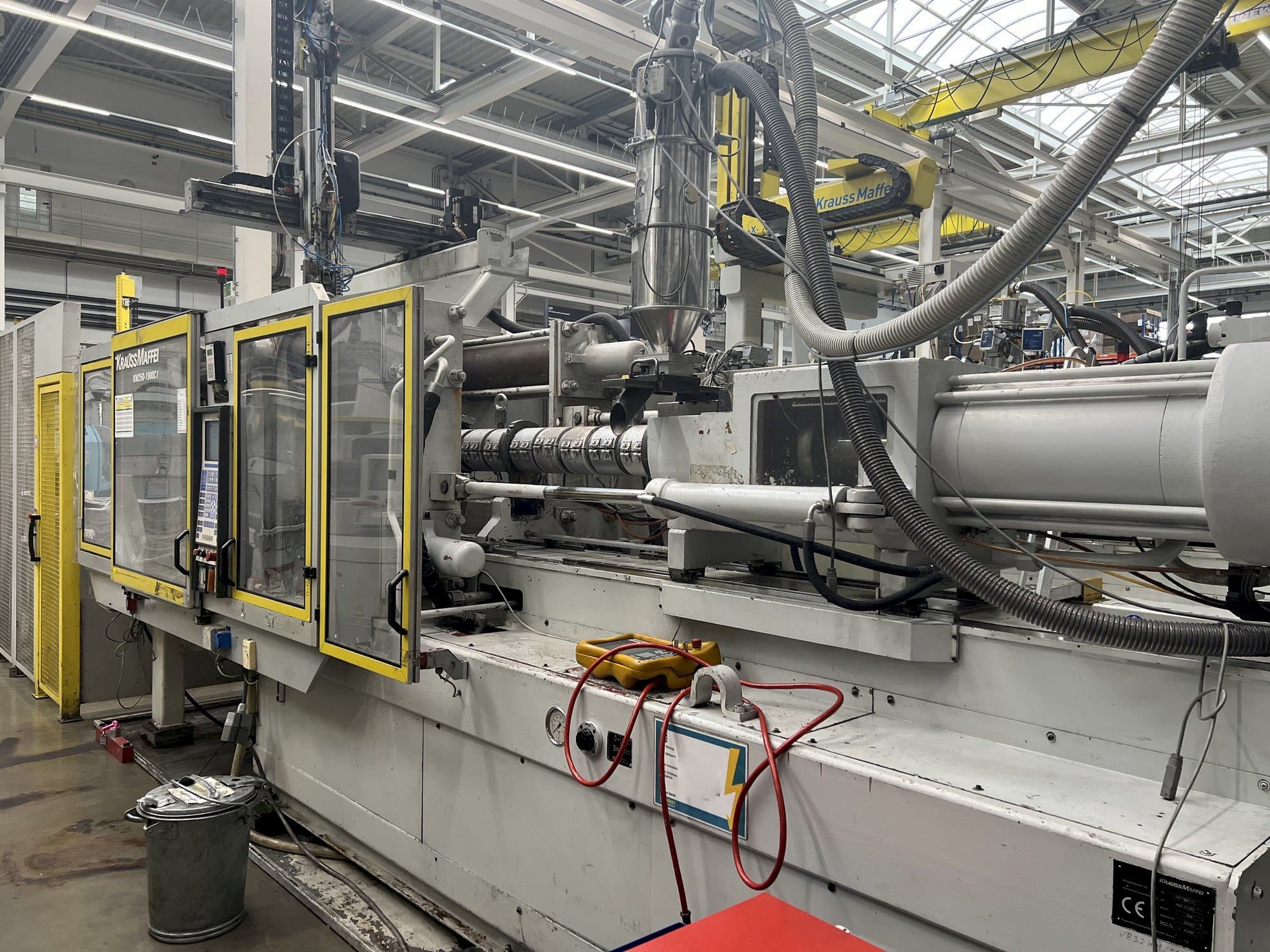 Widok z przodu maszyny Krauss Maffei KM 250