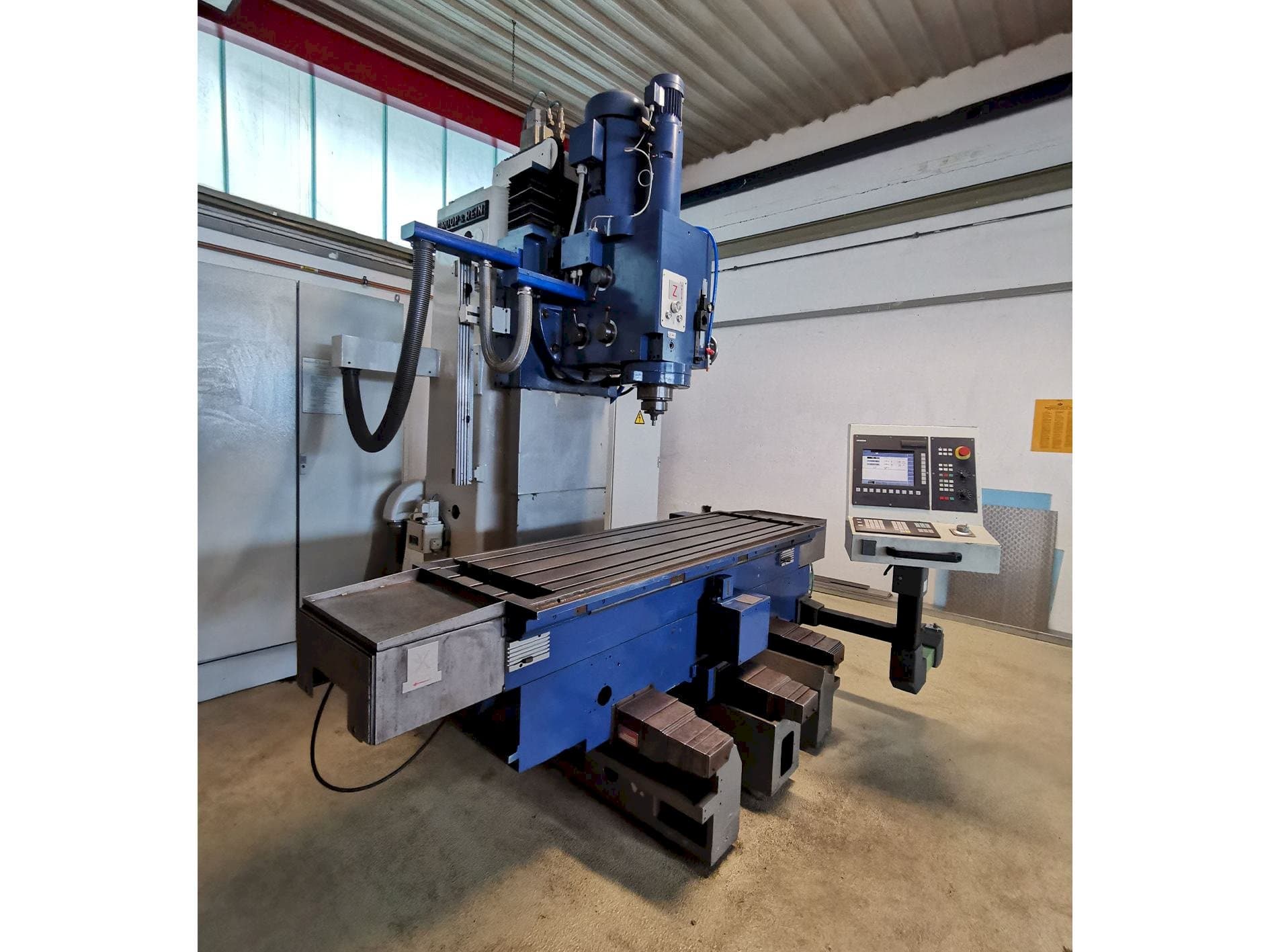 Widok z przodu maszyny Droop & Rein FS 100 ke