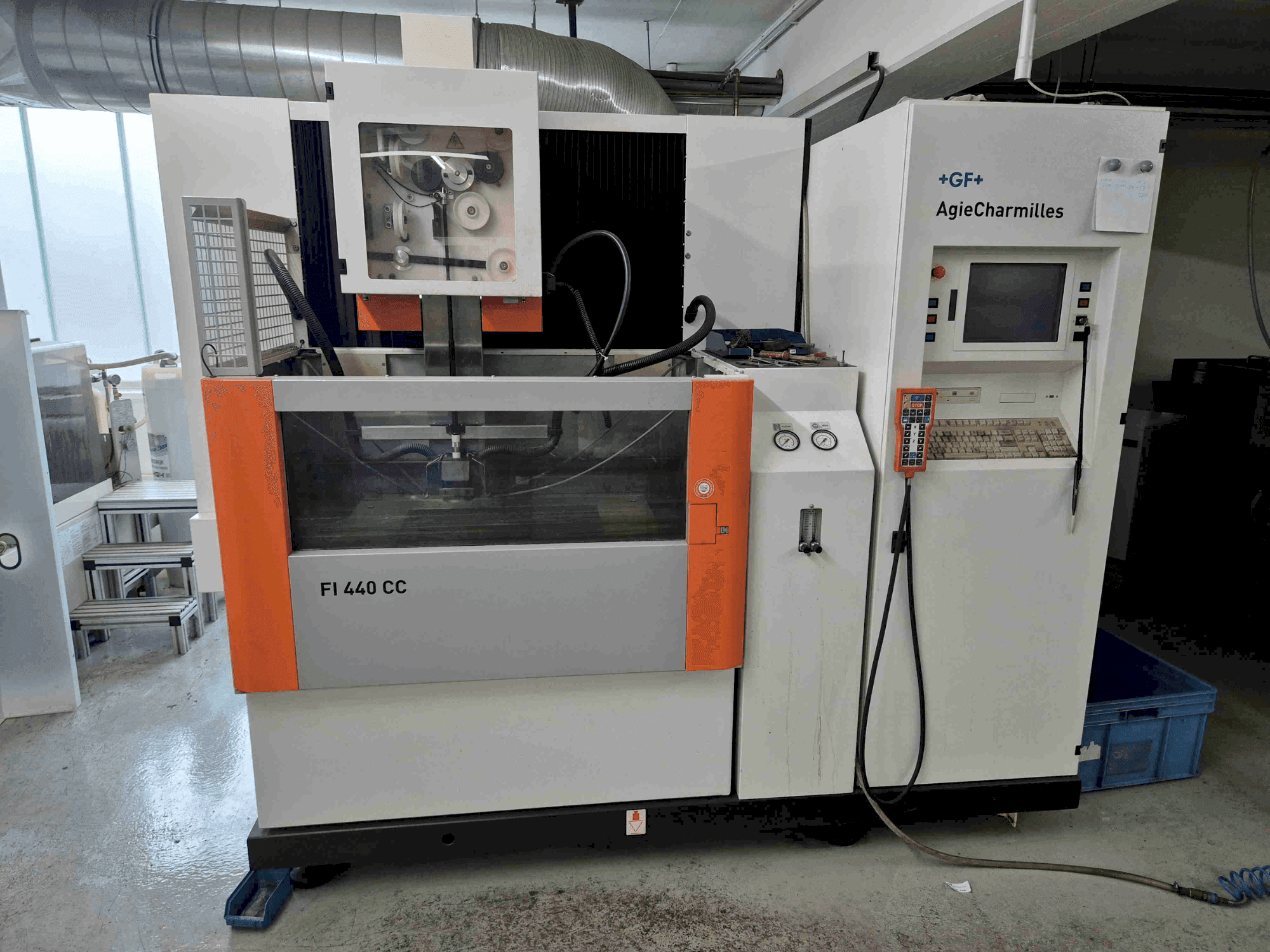 Widok z przodu maszyny CHARMILLES FI 440 CC