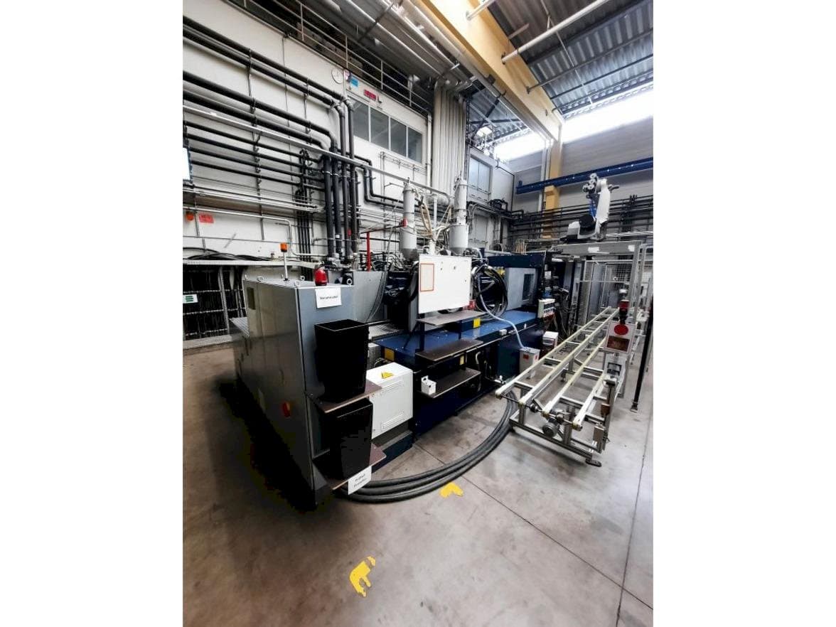 Widok z przodu maszyny Battenfeld HM13000/9200/7700