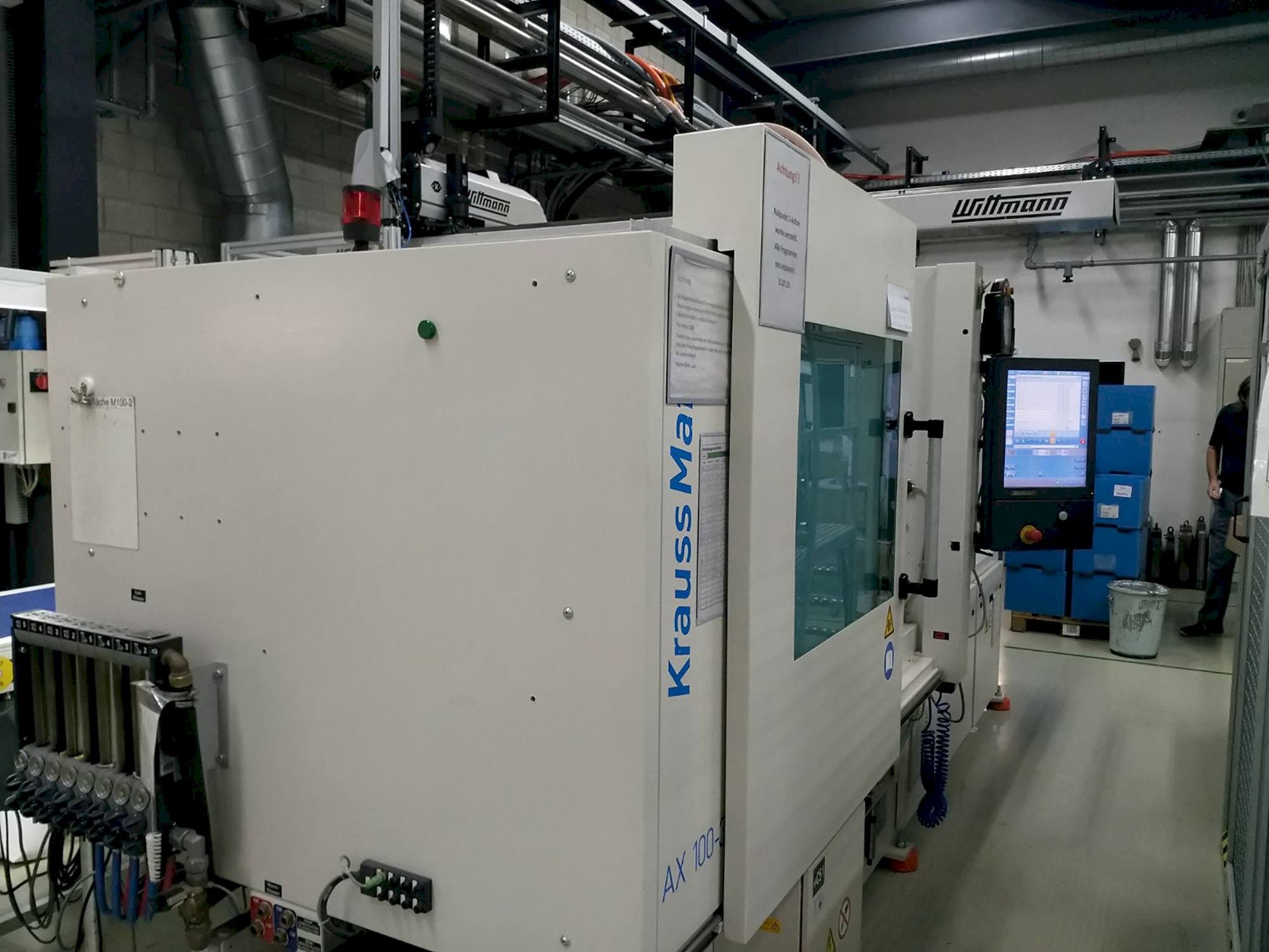 Widok z przodu maszyny Krauss Maffei 100-380 AX