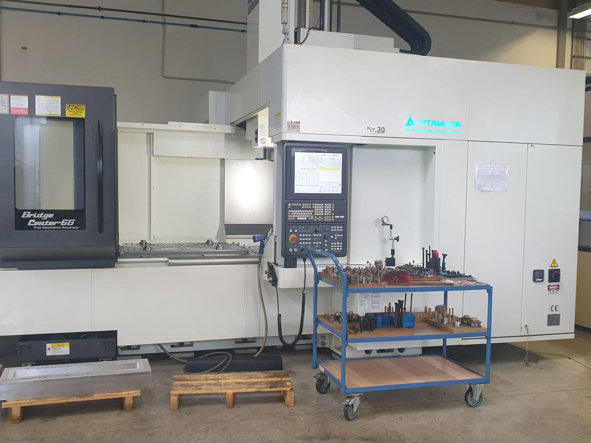 Widok z przodu maszyny Kitamura Bridge Center 6G