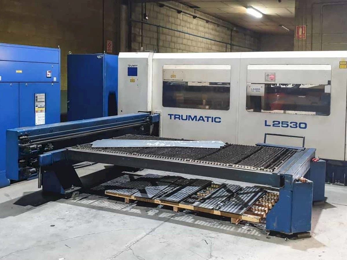 Widok z przodu maszyny Trumpf Trumatic L2530
