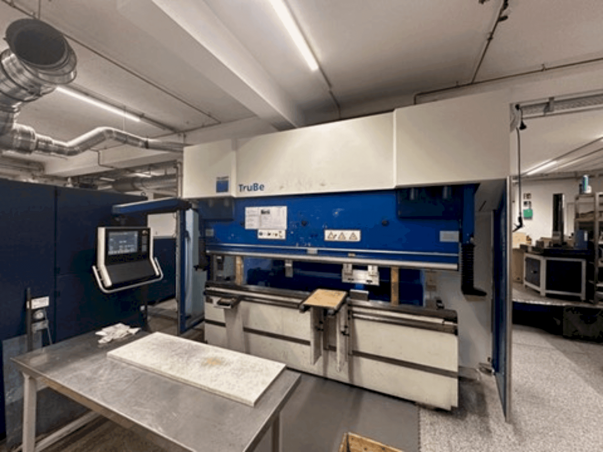 Widok z przodu maszyny TRUMPF TruBend 5170