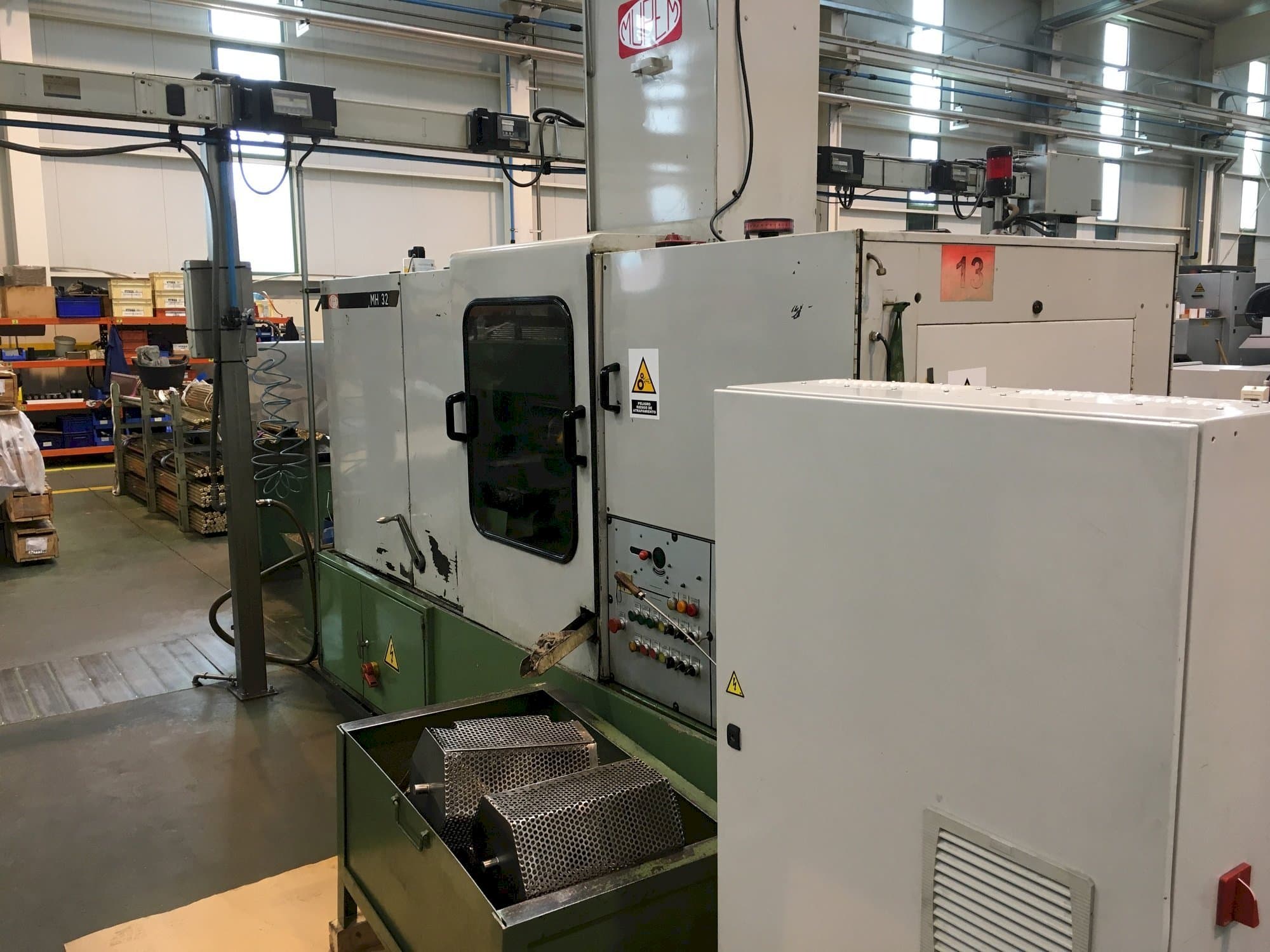 Widok z przodu maszyny Mupem MH 32