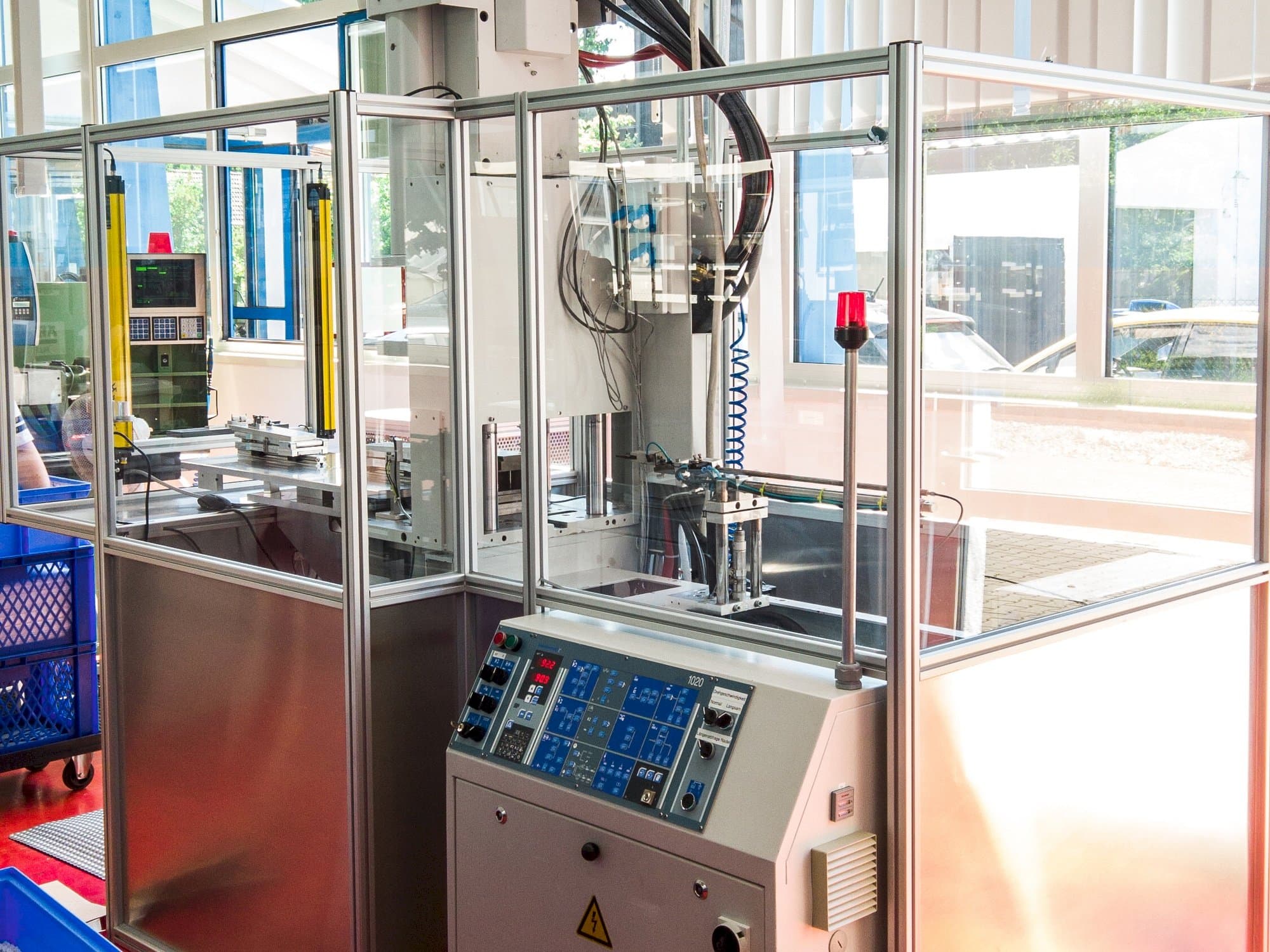 Widok z przodu maszyny Battenfeld PLUS 250V50